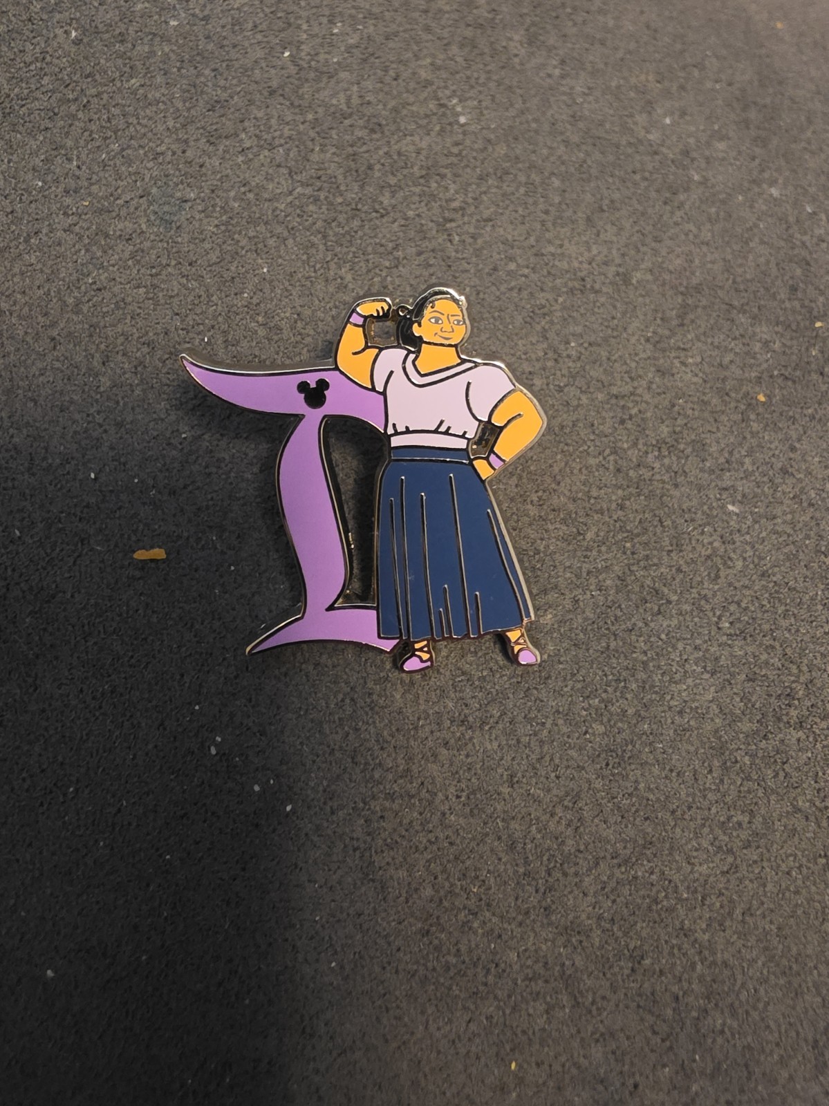 2024 DLR Disney Hidden Mickey Lousia Disneyland D Pin Encanto