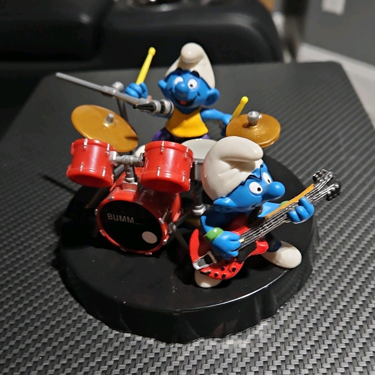 The SMURFS 40623 Super Smurf Drummer, Drum Set & Smurf Guitarist 1997 Schleich The SMURFS 40623 Super Smurf Drummer, Drum Set & Smurf Guitarist 1997 Schleich