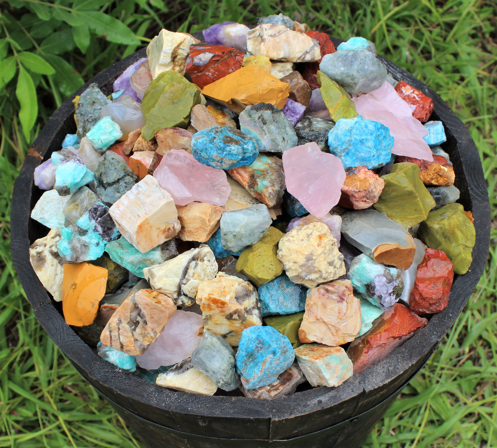 1000 Carat Madagascar Mix Rough Natural Stones: 'A' Grade Bulk Lot 1000 Carat Madagascar Mix Rough Natural Stones: 'A' Grade Bulk Lot