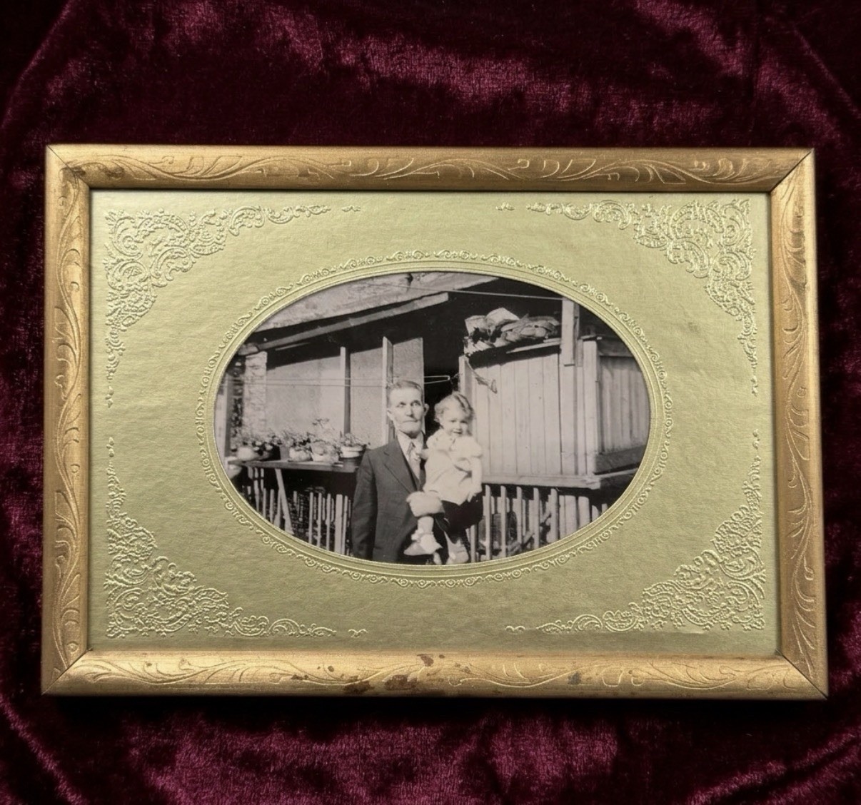 Antique 1910s Photo Man Child Gold Tone Embossed Floral Mat 3x5 Ivy Frame