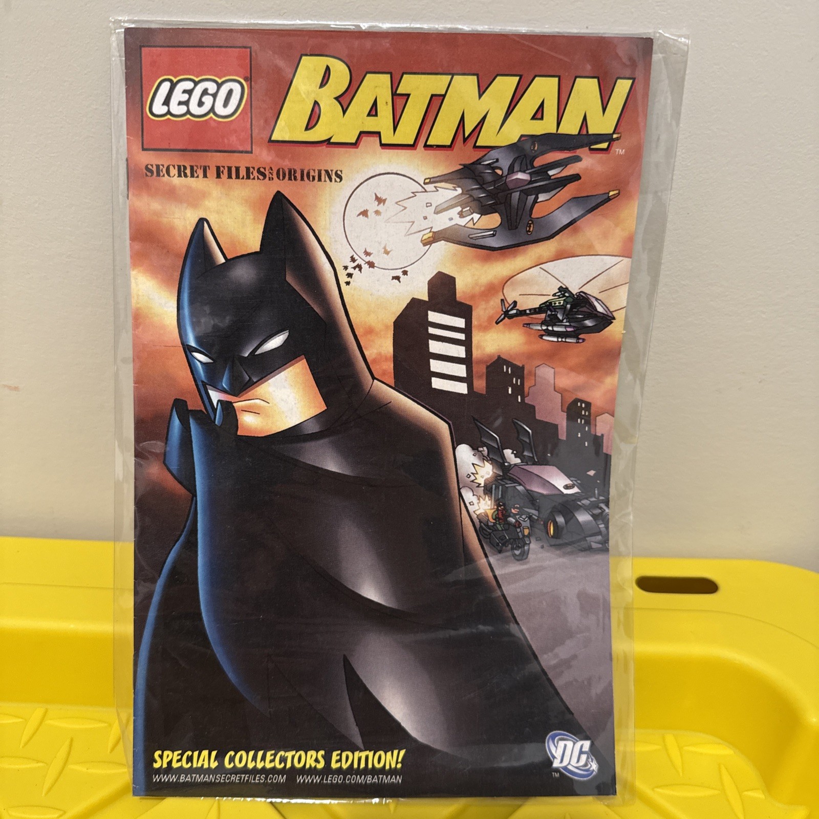 LEGO Batman Secret Files & Origins Exclusive Comic Book 2006 DC Comics/LEGO LEGO Batman Secret Files & Origins Exclusive Comic Book 2006 DC Comics/LEGO