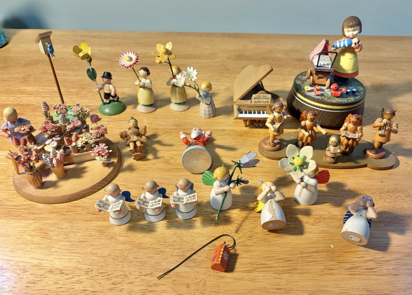 22 Vintage ERZGEBIRGE HERGESTELLT GERMANY Wooden FIGURINES LOT 22 Vintage ERZGEBIRGE HERGESTELLT GERMANY Wooden FIGURINES LOT