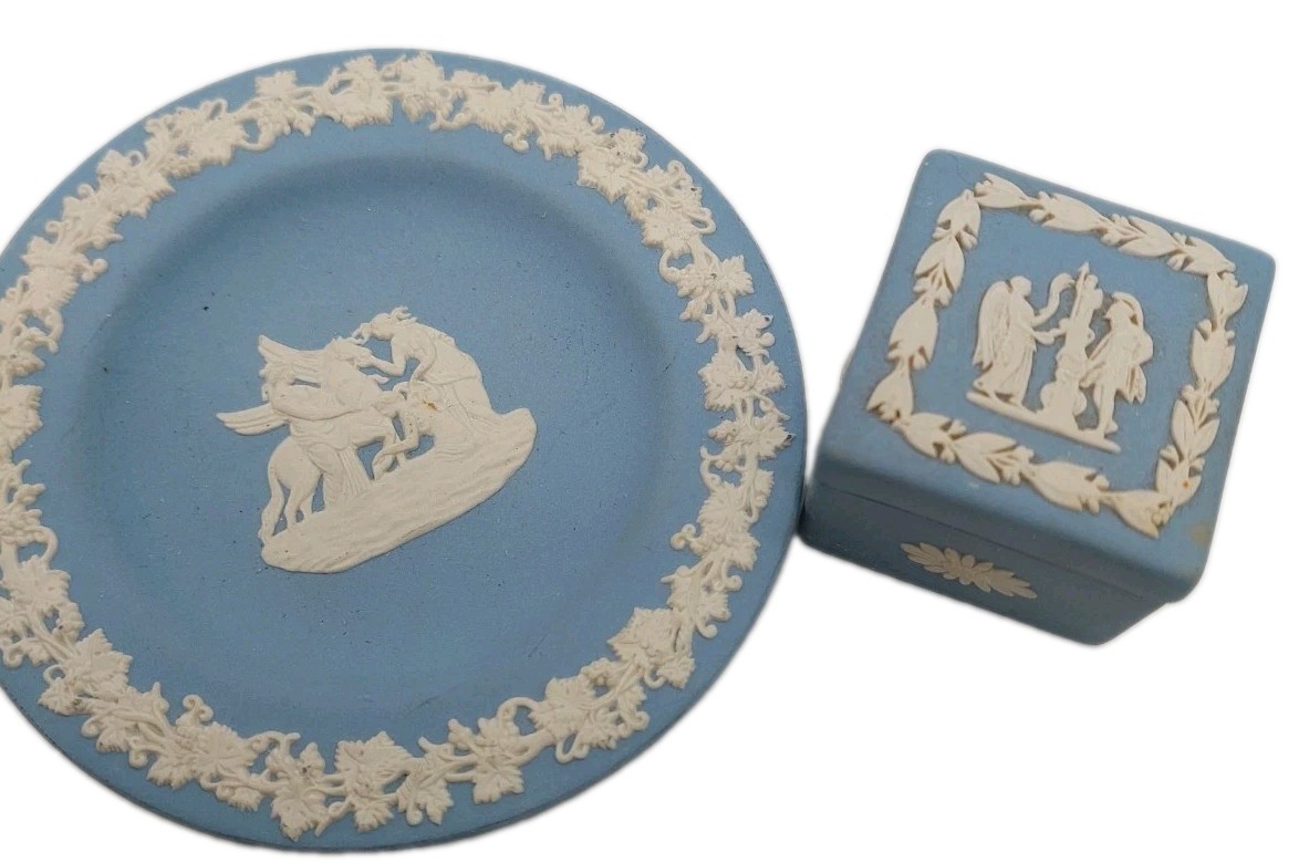 Wedgwood Blue Jasperware Trinket Plate And Box READ