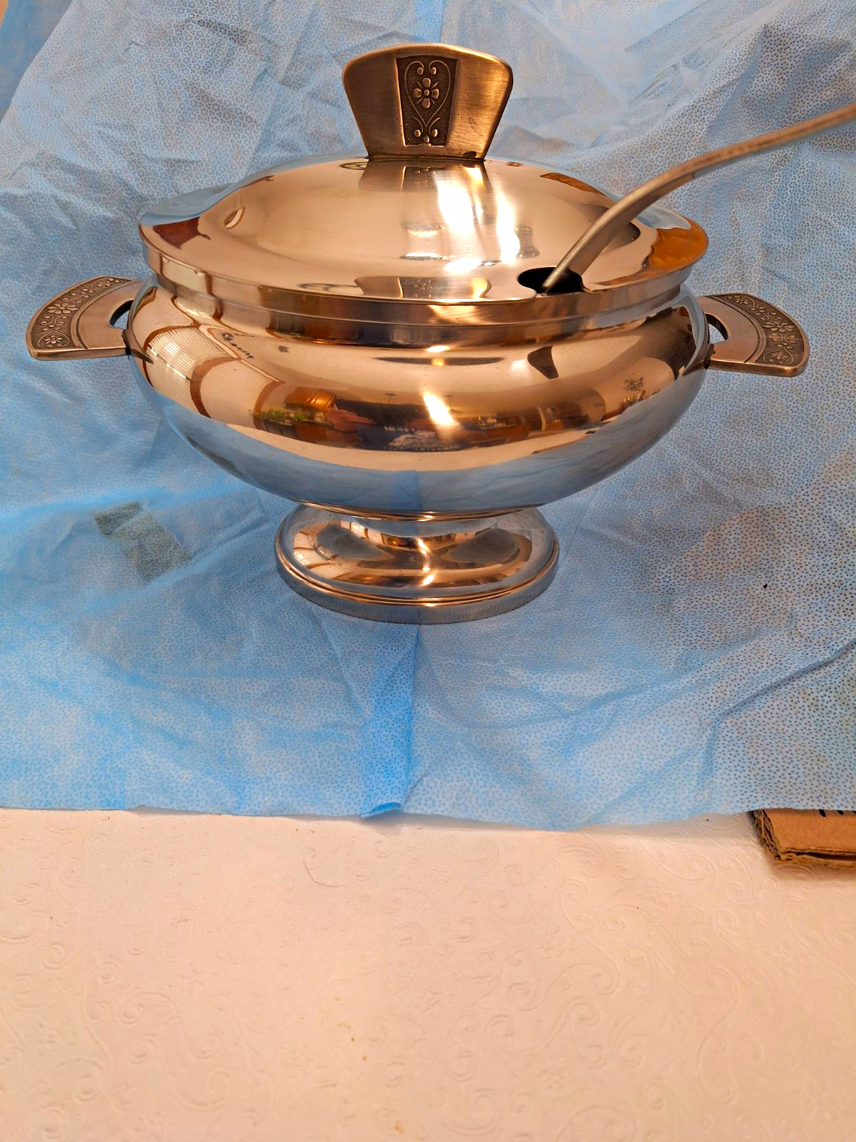Silver Tone Stainless Steel Soup Tureen w/ Lid & Ladle, Round Floral Handle