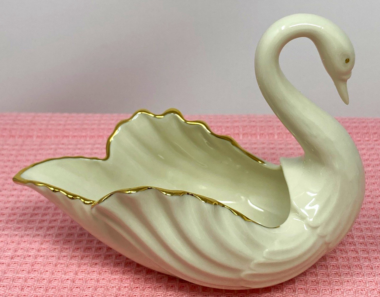 Lenox 120th Anniversary Collection Porcelain Swan 24K gold accent Figurine #908