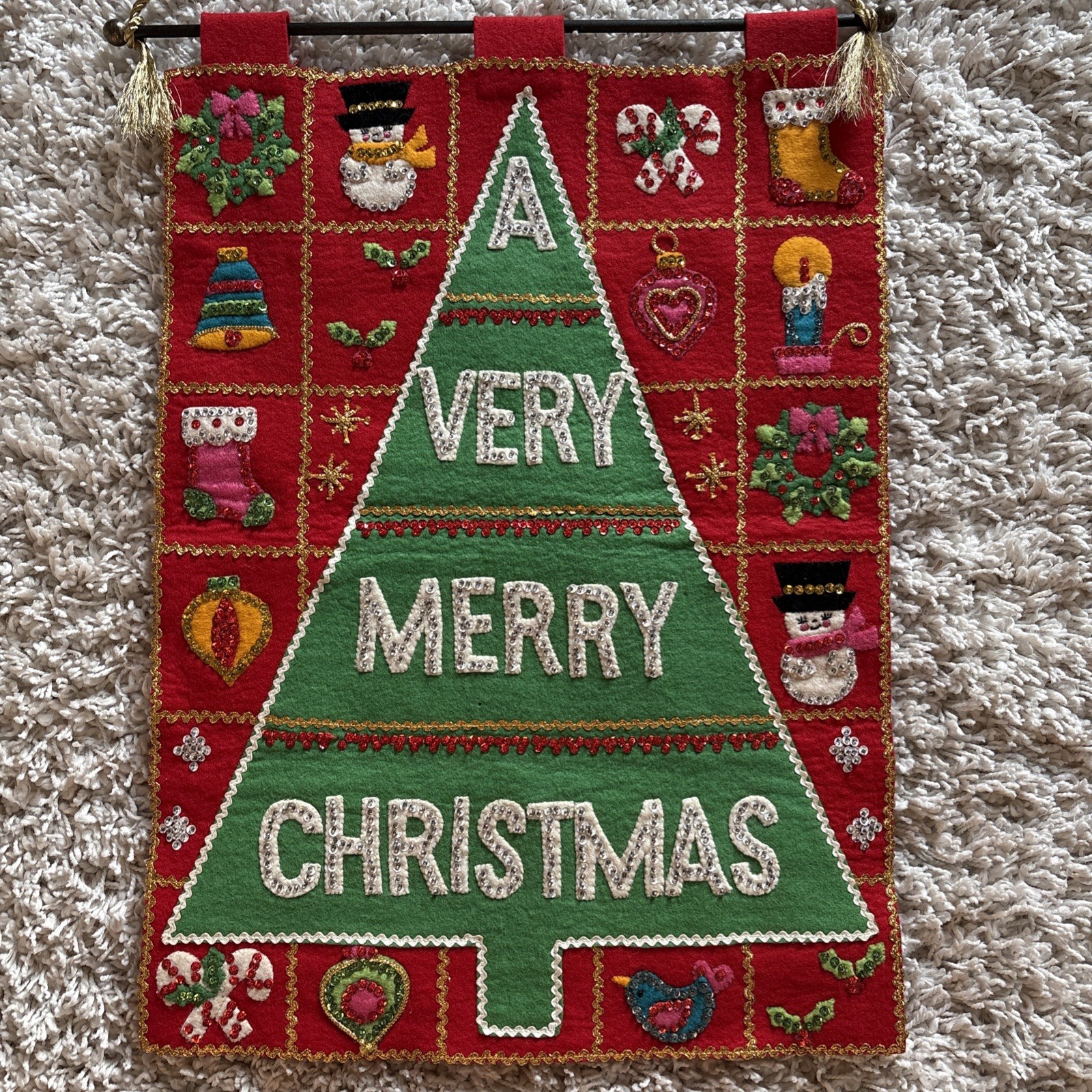 Vtg Bucilla A Very Merry Christmas Felt Sequined Hanging Banner 22' x 16