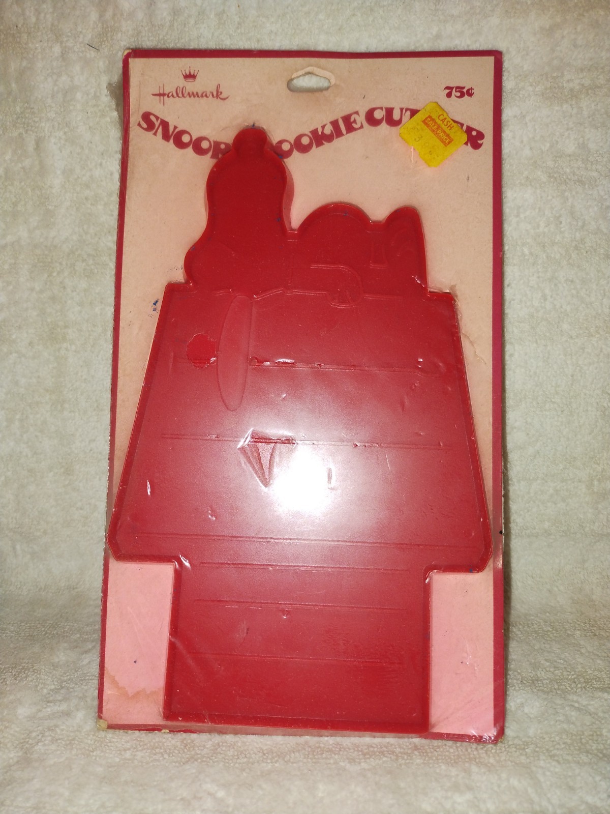 Vintage Hallmark Peanuts Snoopy Plastic Doghouse 8\
