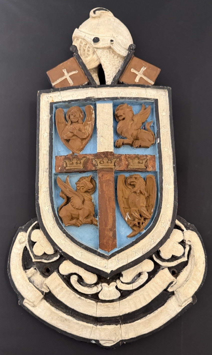 Antique Carved Giltwood Coat of Arms Wall Plaque Heraldic Shield Handmade 15” Antique Carved Giltwood Coat of Arms Wall Plaque Heraldic Shield Handmade 15”