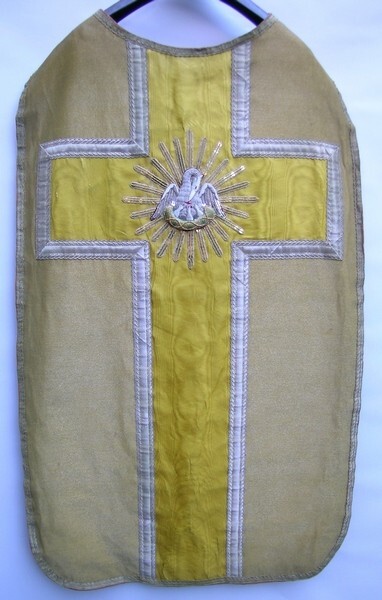 Antique goldbrocade Chasuble Vestment  (brocade Pelican)