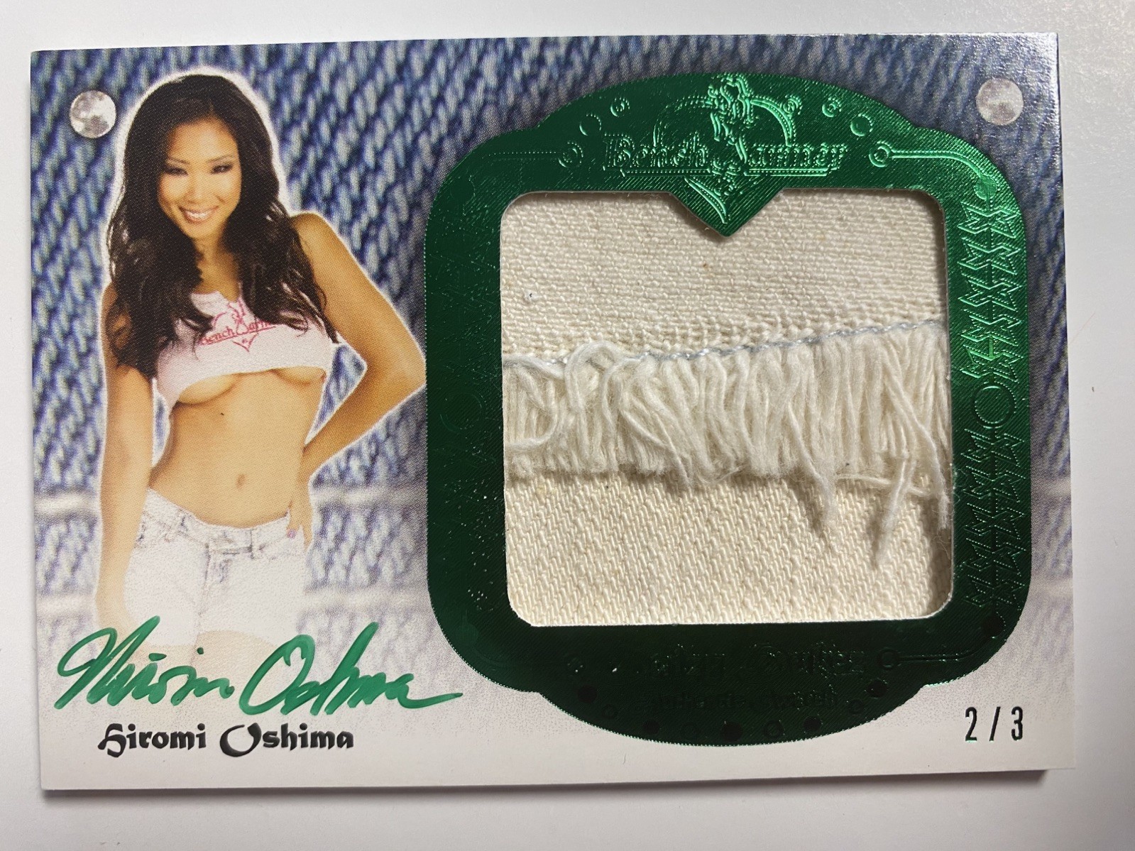 HIROMI OSHIMA  :  BENCHWARMER -  DAIZY DUKES = AUTOGRAPH  & SWATCH Card ( 2/3 )