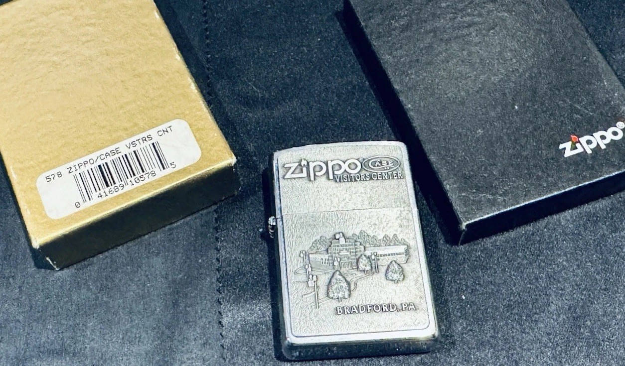 Vintage 2000 Zippo Barrett Smythe Case Visitors Center Knife Emblem Lighter NIB