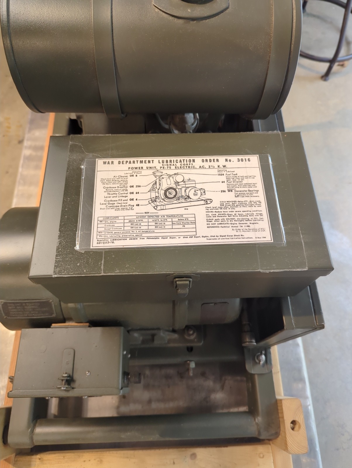 Antique / Vintage 120vac electric generator / PE-75-J / U.S.ARMY SIGNAL CORP