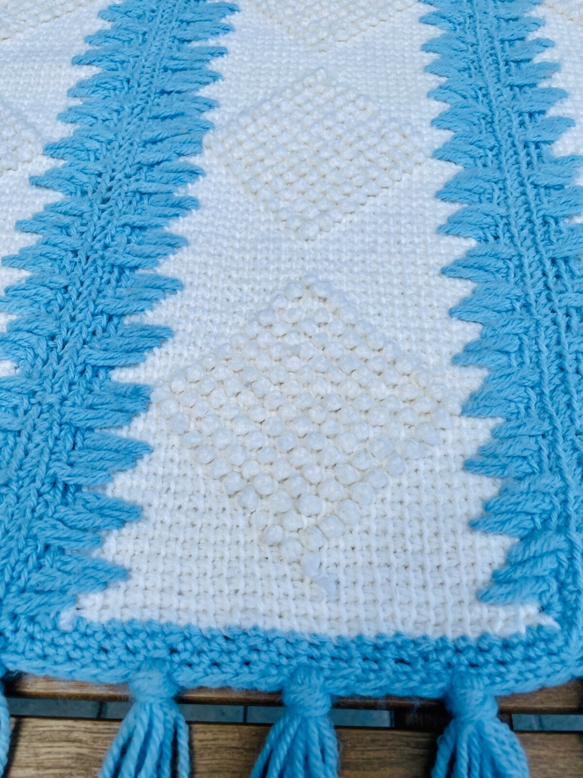 VTG 60\'S CUTEBLUE&WHITE 3D POPCORN CROCHET STRIPE AFGAN THROW BLANKET FRINGE VTG 60\'S CUTEBLUE&WHITE 3D POPCORN CROCHET STRIPE AFGAN THROW BLANKET FRINGE