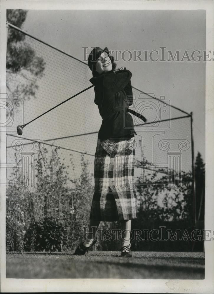 1935 Press Photo Molly Lamont English actress golfing in Hollywood CA