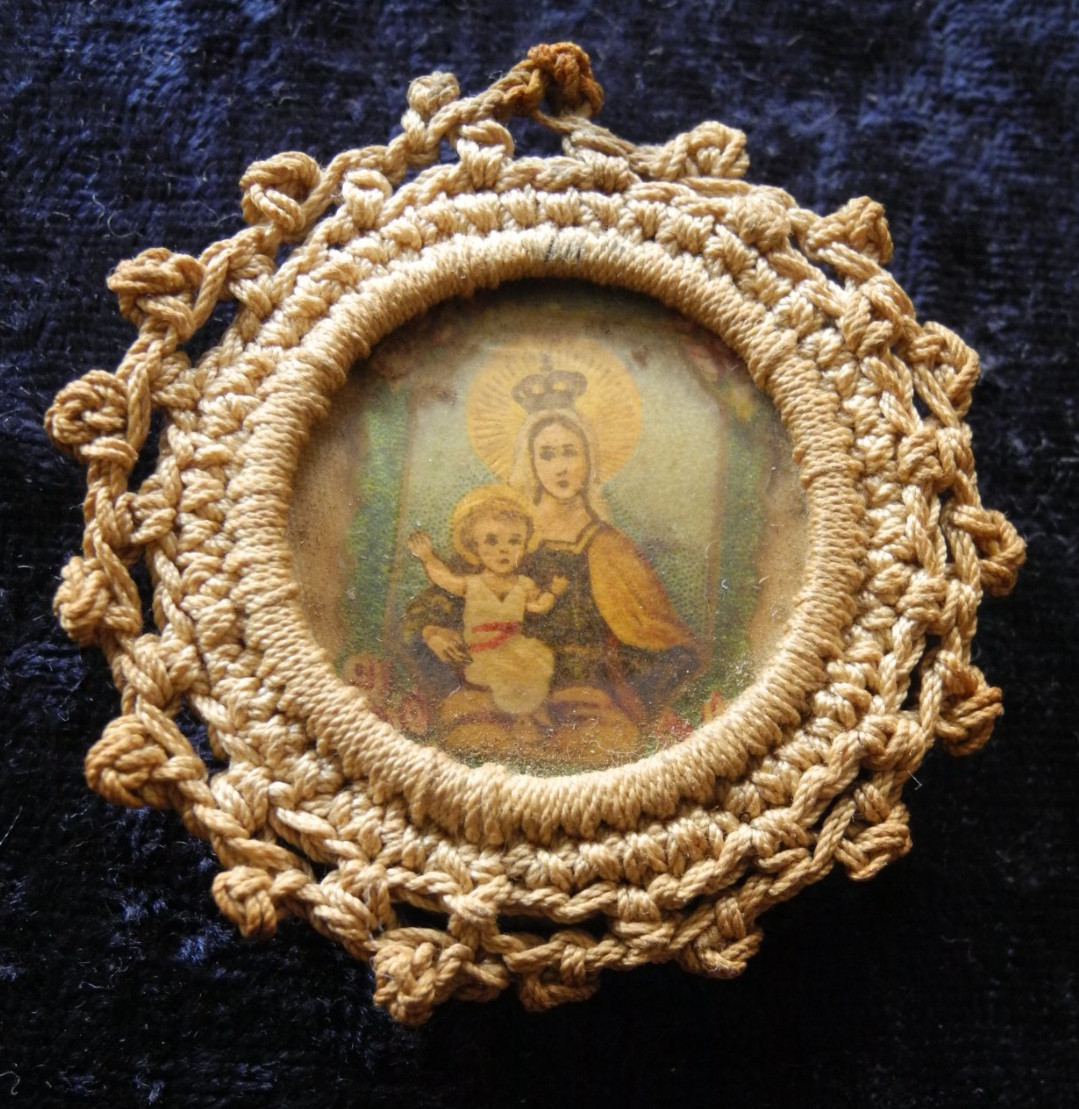ANTIQUE VINTAGE CATHOLIC Scapular POCKET SHRINE RELIC Agnus Dei  Lamb of God (Z7