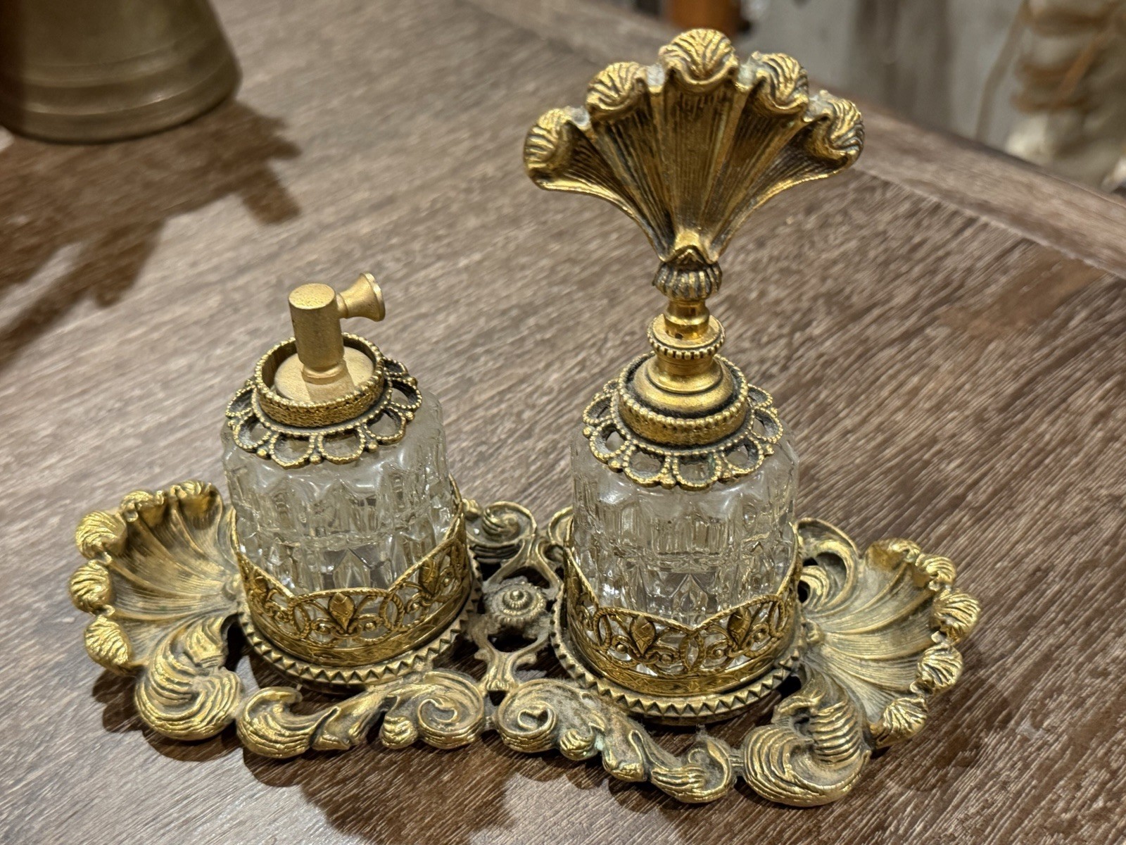 ORMOLU HOLLYWOOD REGENCY VINTAGE VANITY SET GOLD FILIGREE TRAY & PERFUME BOTTLES