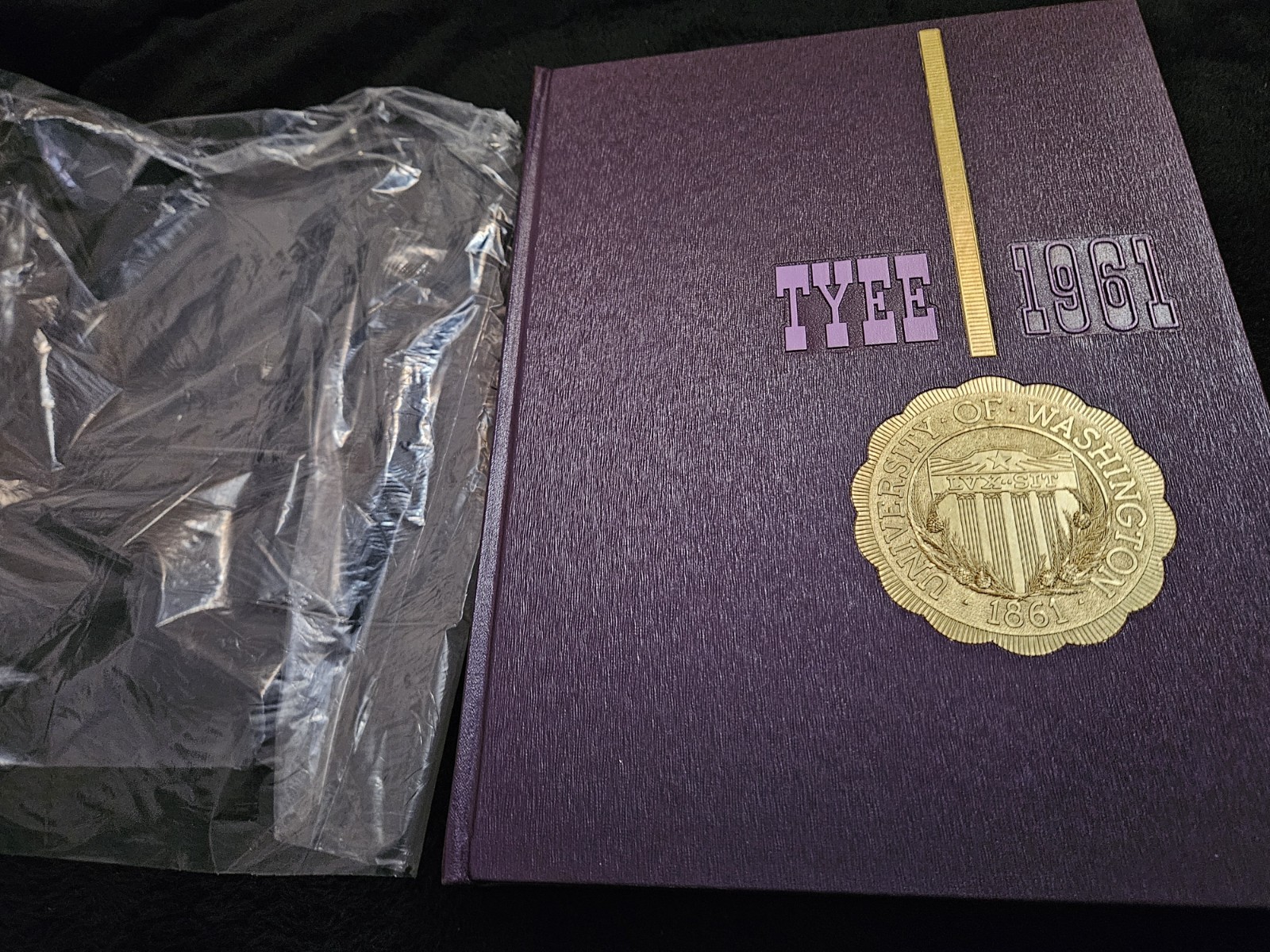 NOS - 1961 UW Tyee Yearbook University of Washington + Vintage ASUW  ID Cards 
