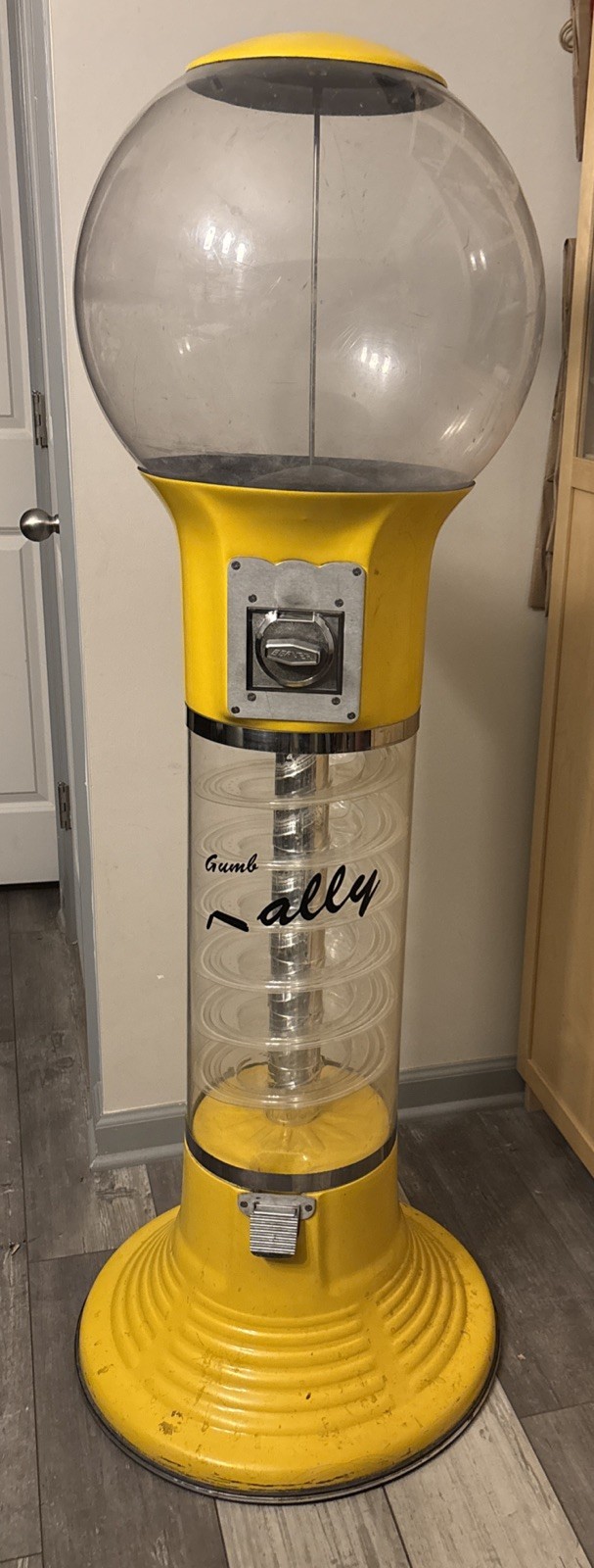 Wizard Beaver Spiral Gumball Machine 58 Inch Yellow 25 Cent Coin Mech Vintage Wizard Beaver Spiral Gumball Machine 58 Inch Yellow 25 Cent Coin Mech Vintage