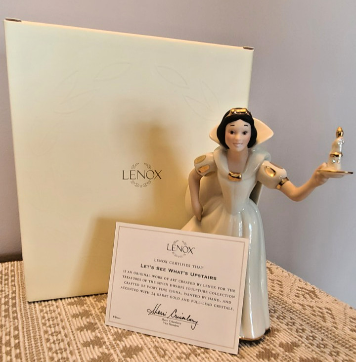 Lenox Disney Snow White Let's See What's Upstairs Figurine 7
