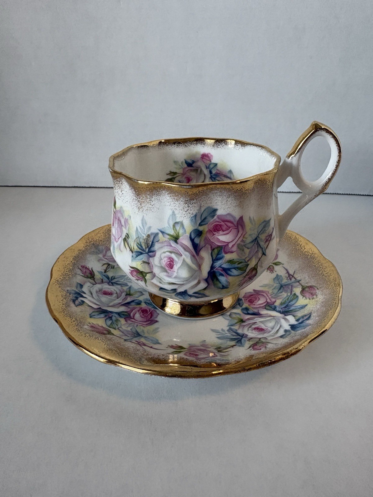 Elizabethan Fine Bone China Floral Tea Cup & Saucer England