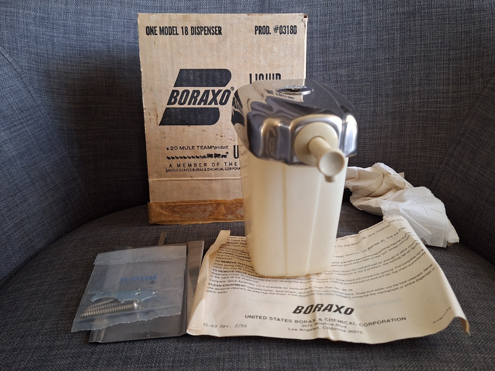 BORAXO Model 18 Wall Liquid Soap Dispenser New Open Box NOS Vintage BORAXO Model 18 Wall Liquid Soap Dispenser New Open Box NOS Vintage