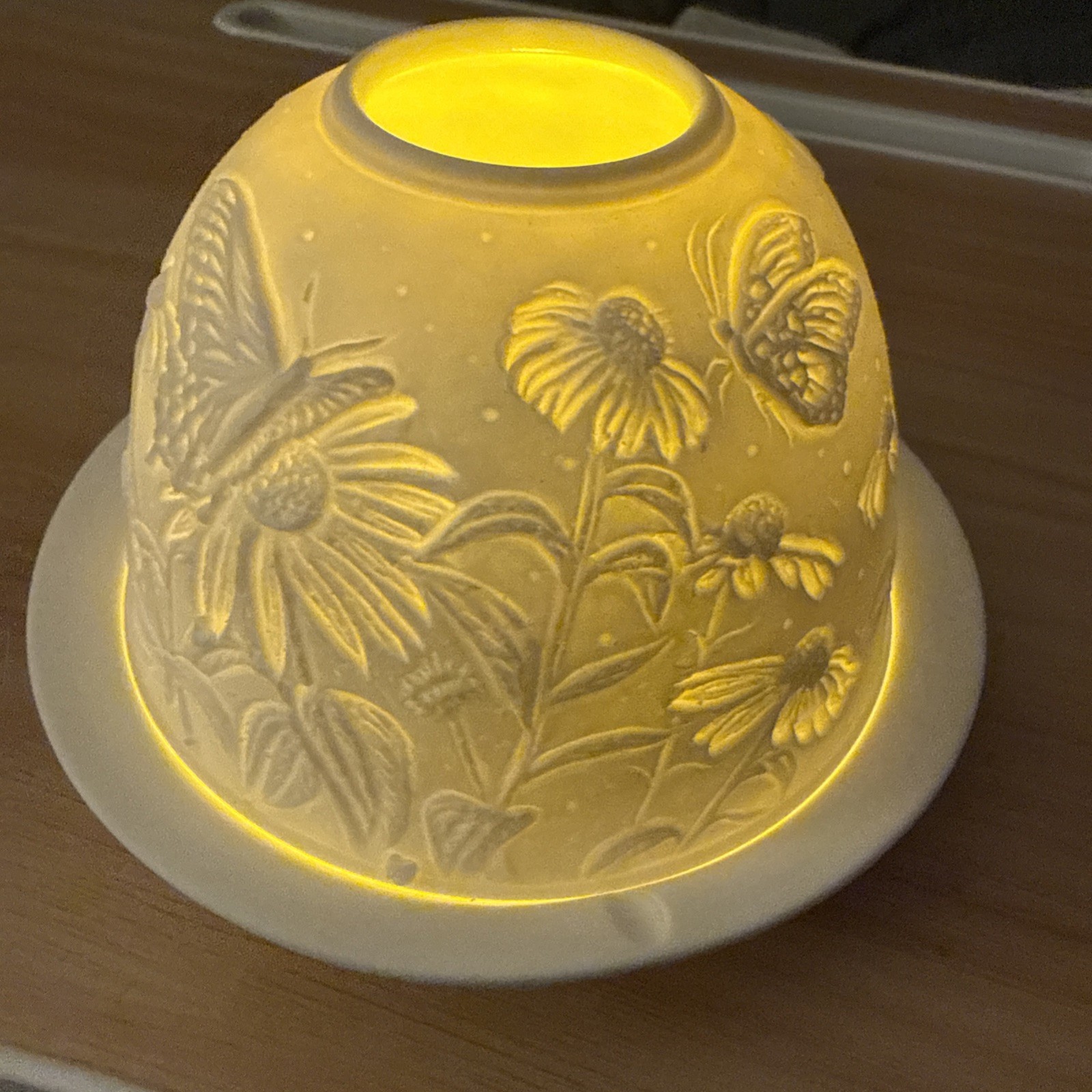 Chamomile & Butterflies In Nature 2 Piece Ceramic Candle Holder With Candle Chamomile & Butterflies In Nature 2 Piece Ceramic Candle Holder With Candle