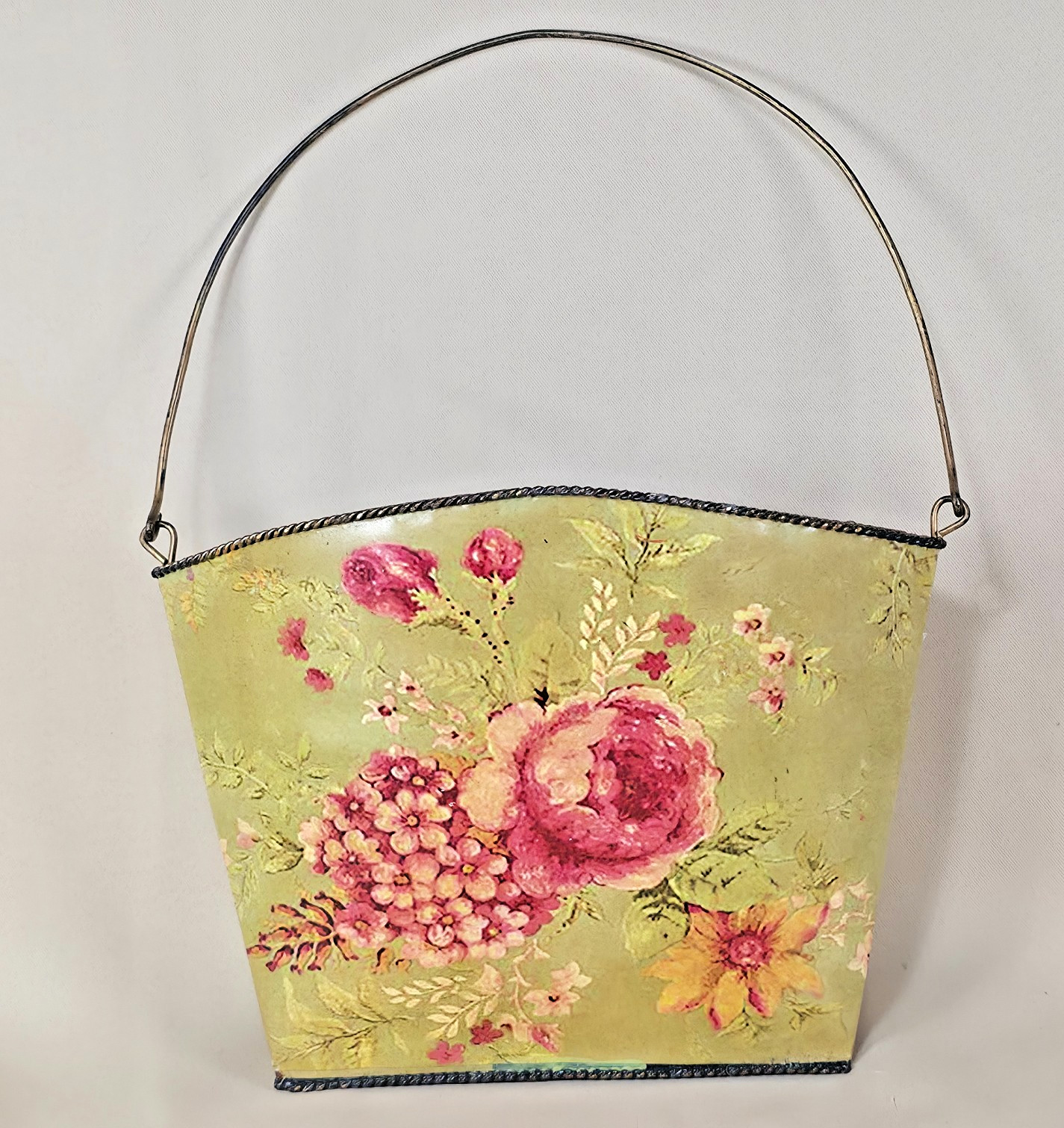 Vintage Italian Florentia Decoupage Metal Wall Pocket Planter Floral Toleware Vintage Italian Florentia Decoupage Metal Wall Pocket Planter Floral Toleware