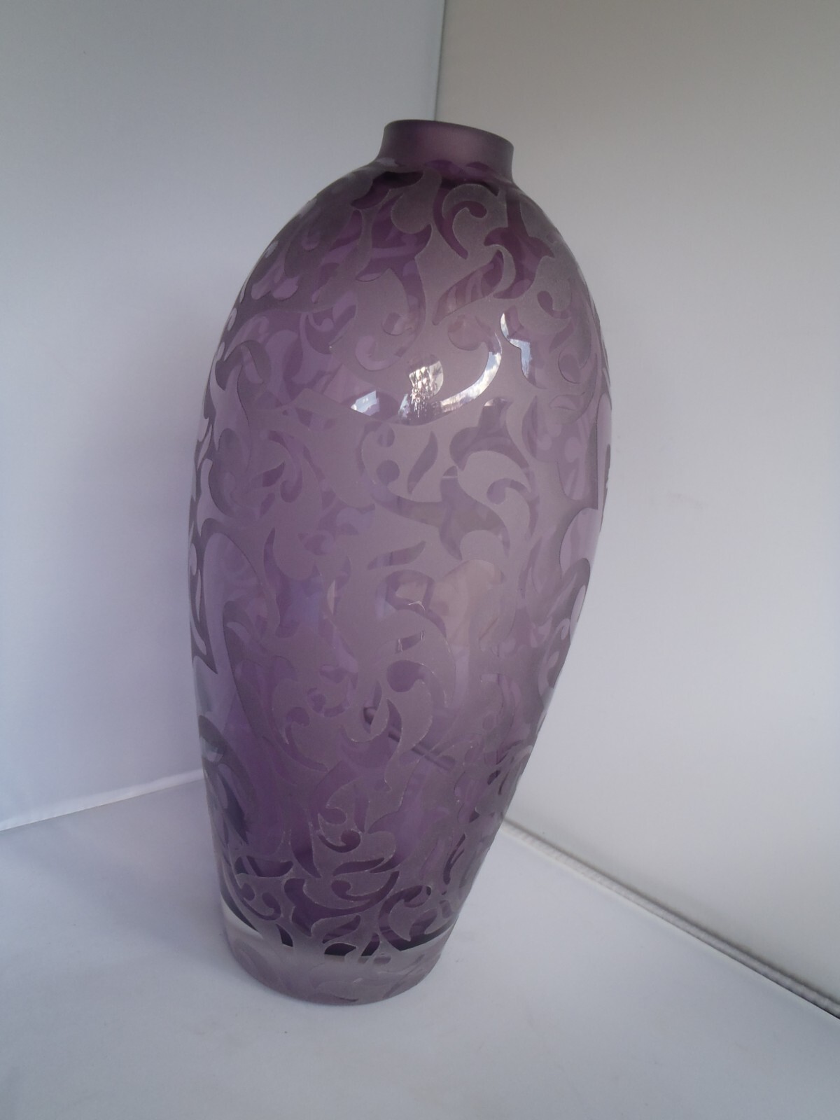 MICHAEL WEEMS ELISE COLLECTION 2005 PURPLE PLUM FROSTED MODERN ART GLASS VASE