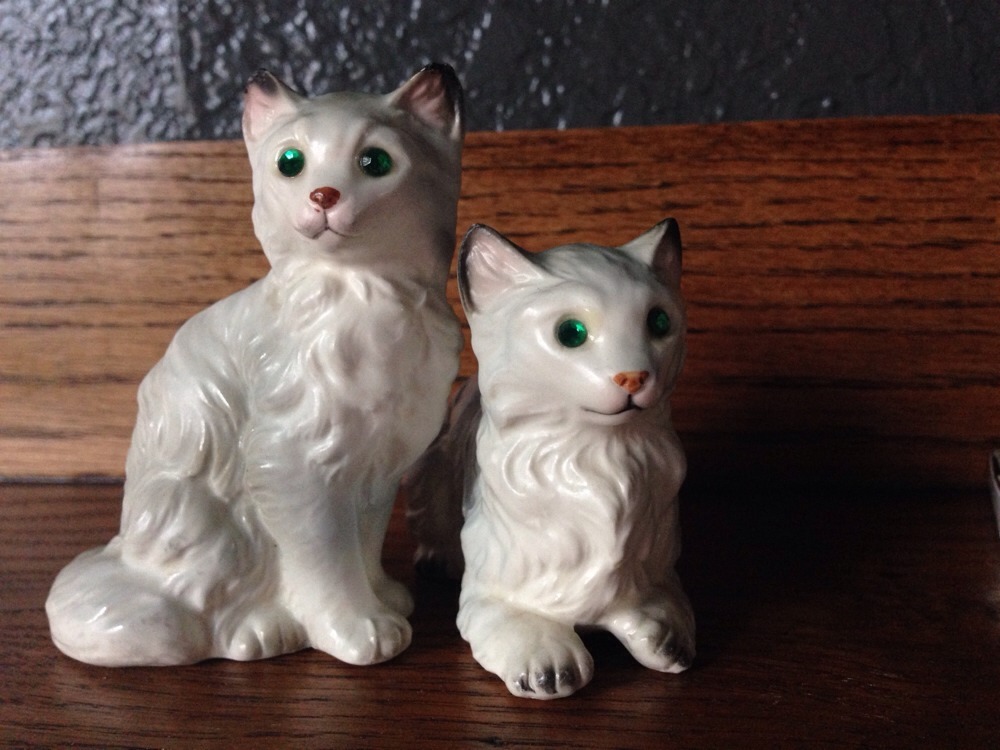 Vintage White persian Cat kitty Salt and Pepper Shakers With green Jewel Eyes Vintage White persian Cat kitty Salt and Pepper Shakers With green Jewel Eyes