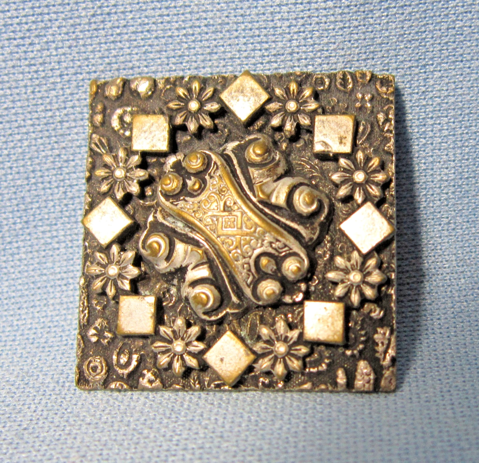 Stunning Unusual 3-D Flower Filigree Silver Square Shank BUTTON