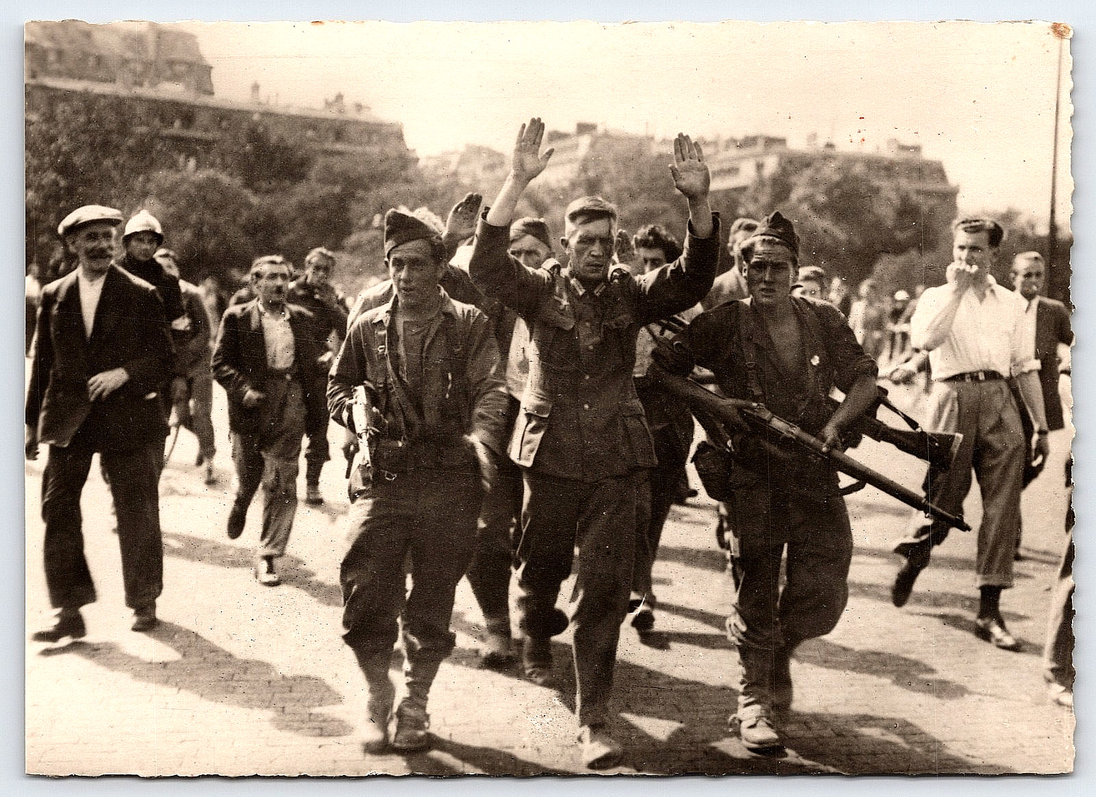 PARIS FRANCE WW2 FRENCH MILITARY GUN GERMAN PRISONER VINTAGE REAL PHOTO POSTCARD