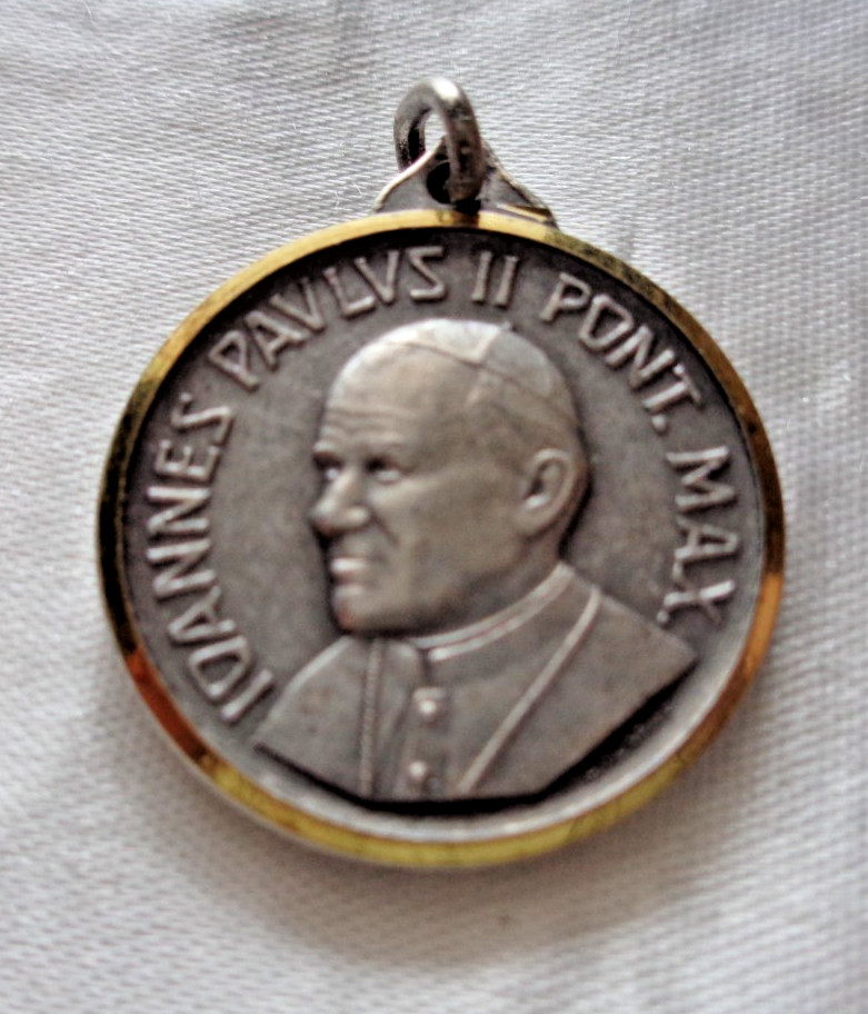 Vintage Pope John Paul II Religious Medal/Reverse Side Holy Year Jubilee 1983/84 Vintage Pope John Paul II Religious Medal/Reverse Side Holy Year Jubilee 1983/84