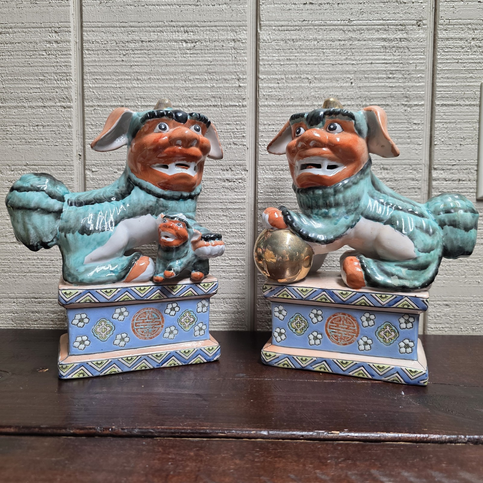 Vintage Chinese Porcelain Foo Dog Pair Guardian Lions Statues Vintage Chinese Porcelain Foo Dog Pair Guardian Lions Statues