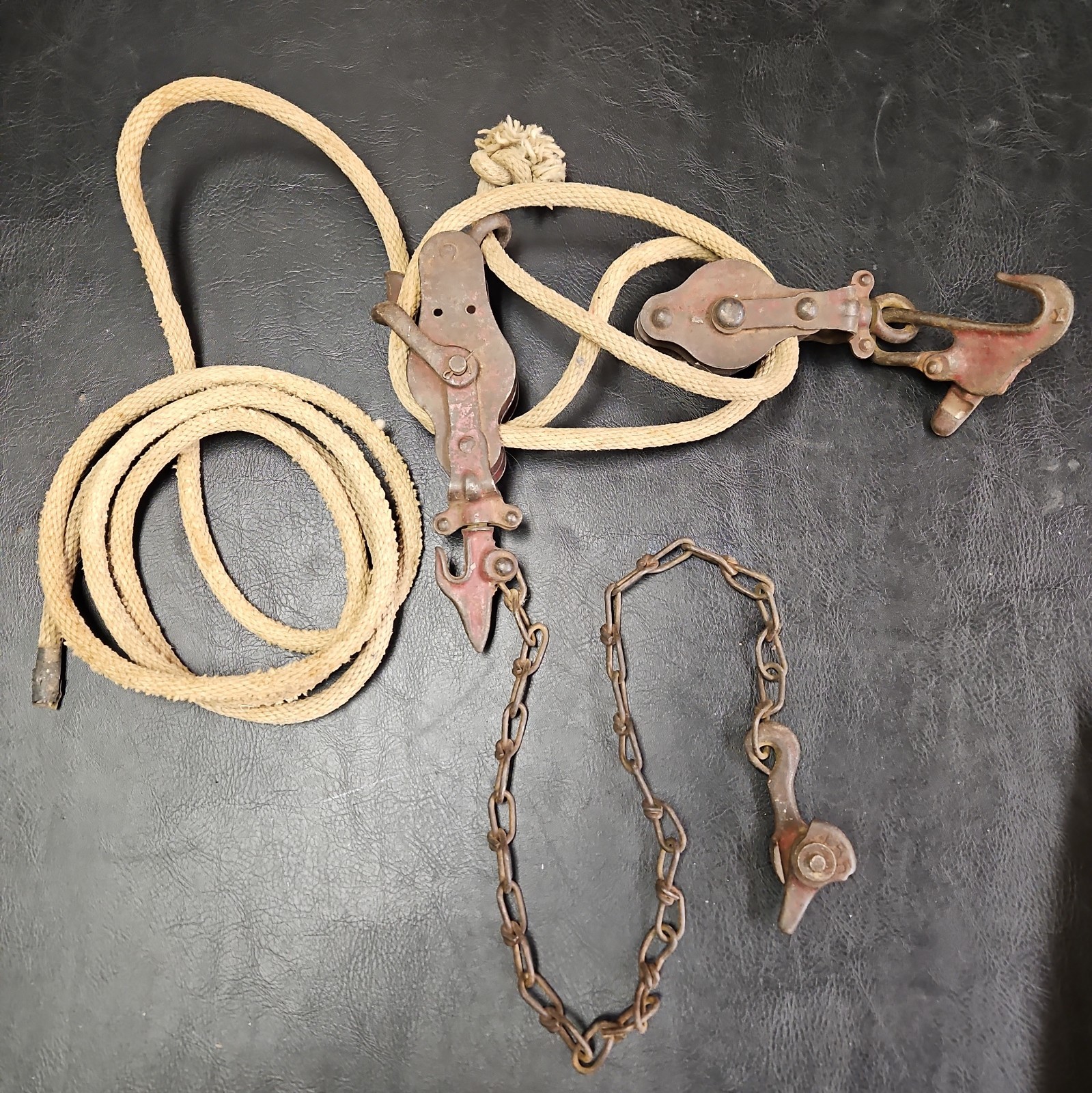 Vintage Block And Tackle Double Pulley Hoist Rope Hooks Chain Grab Vintage Block And Tackle Double Pulley Hoist Rope Hooks Chain Grab