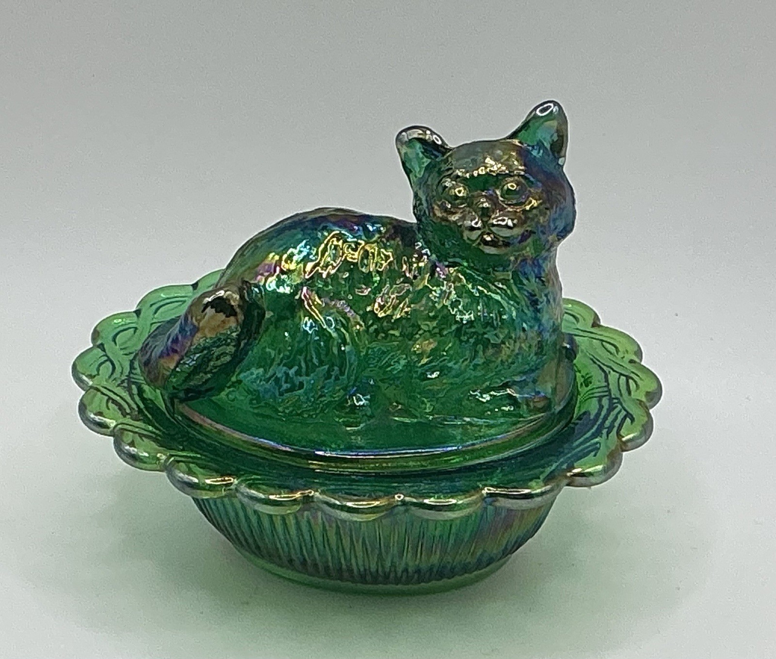 MOSSER Glass Mini Cat Kitten Figurine on Scalloped Nest Basket Green Iridescent