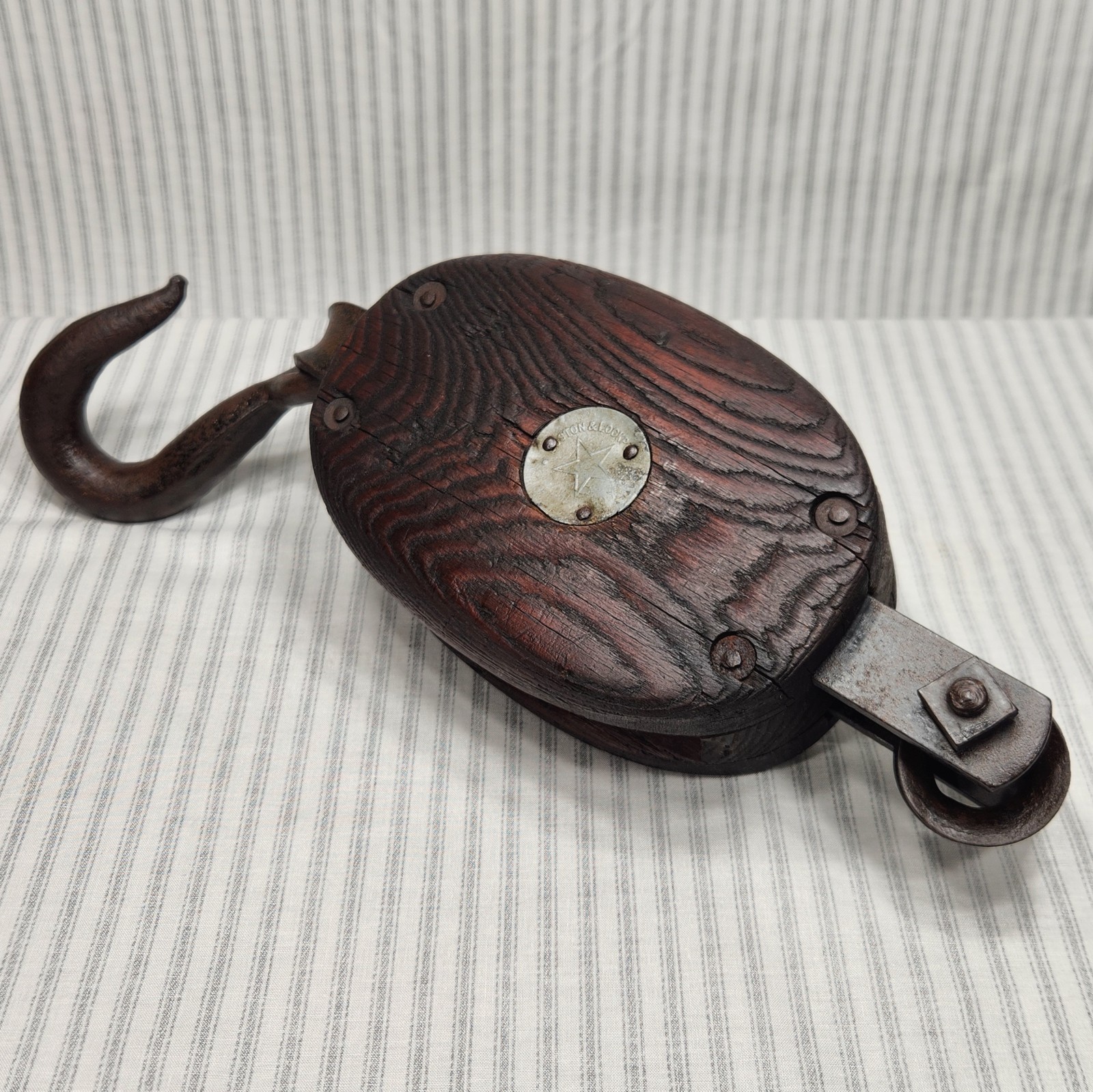 Antique Barn Pulley/Ship Block (18\