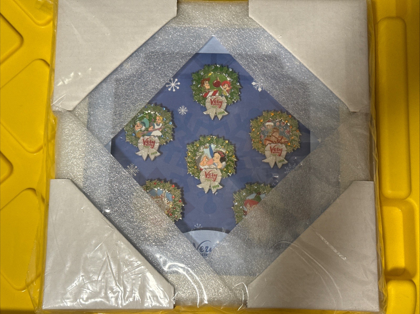 Disney 2018 Mickey\'s Very Merry Christmas Party LE 500 Framed Set Of 6 PinsNEW