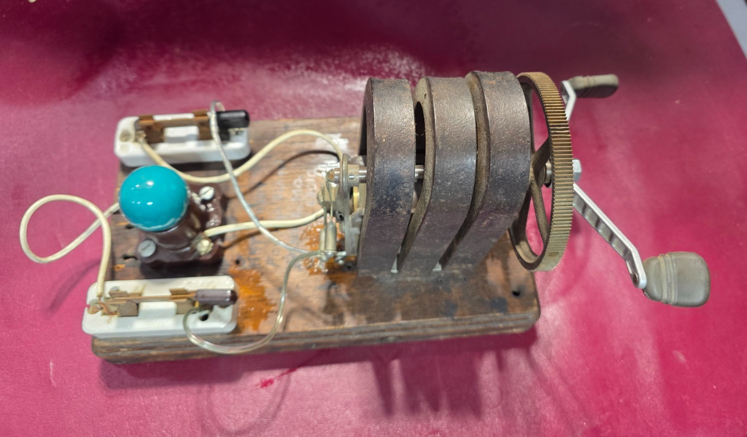Vintage Dynamo Scientific Hand Crank Generator Magneto Light Instrument Vintage Dynamo Scientific Hand Crank Generator Magneto Light Instrument