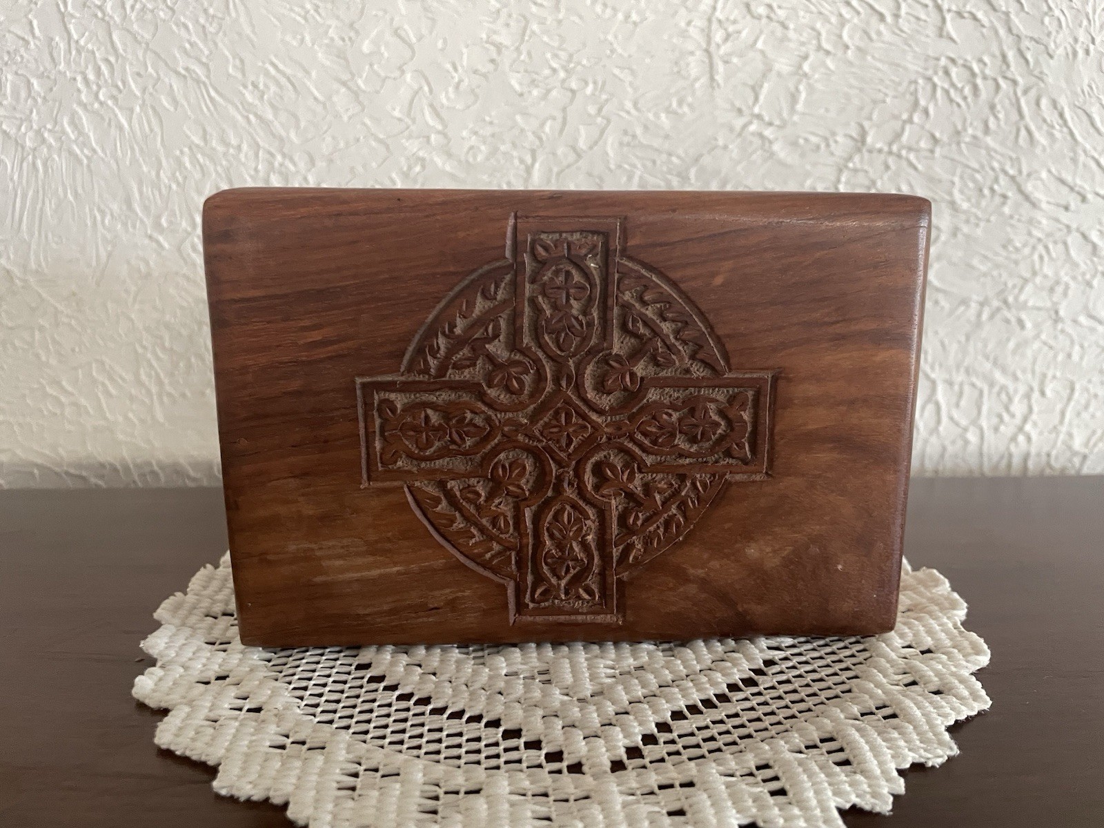 Small vintage Wooden Box 6x4x2 Inches