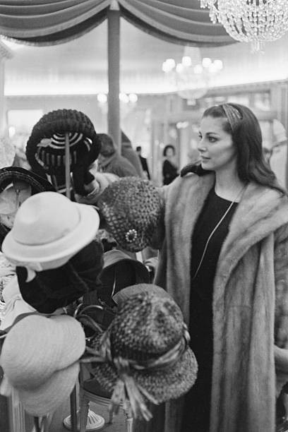 Pier Angeli fitting session the Christian Dior boutique Paris 1962 Old Photo 4