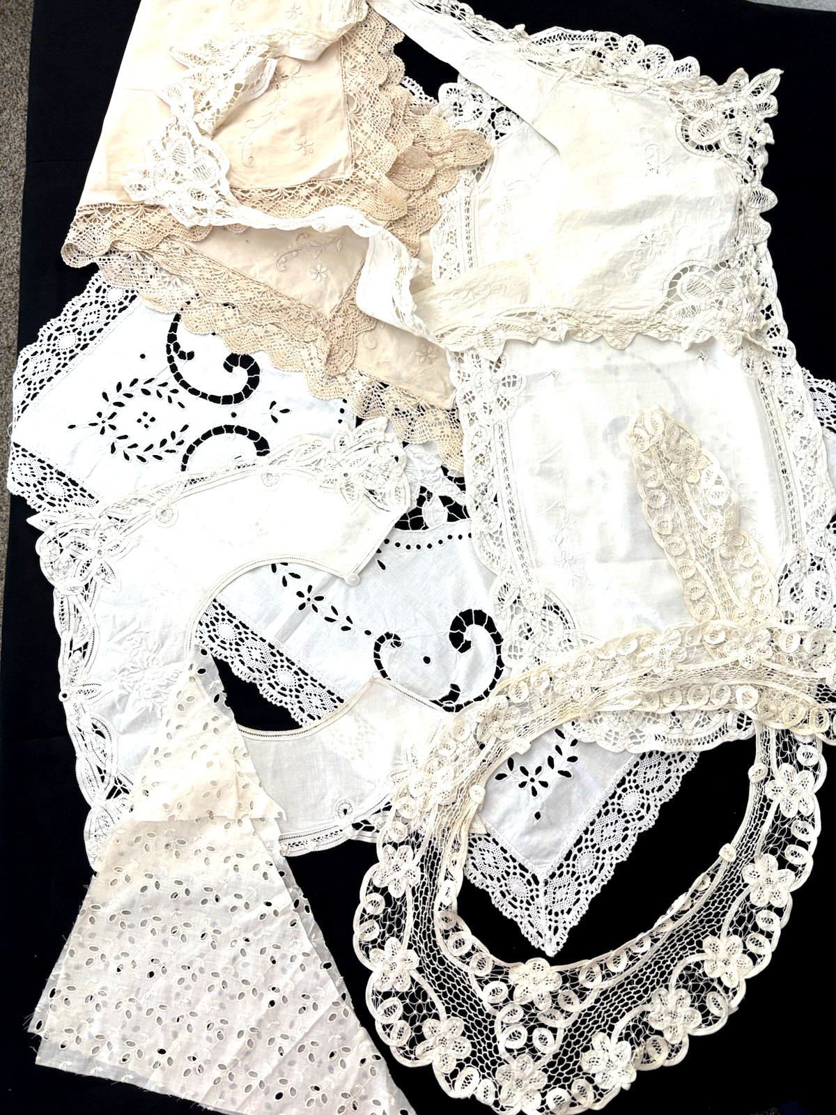 HUGE VTG LOT Ivory Battenberg Lace Collars & Runners Trims Decorative Textiles