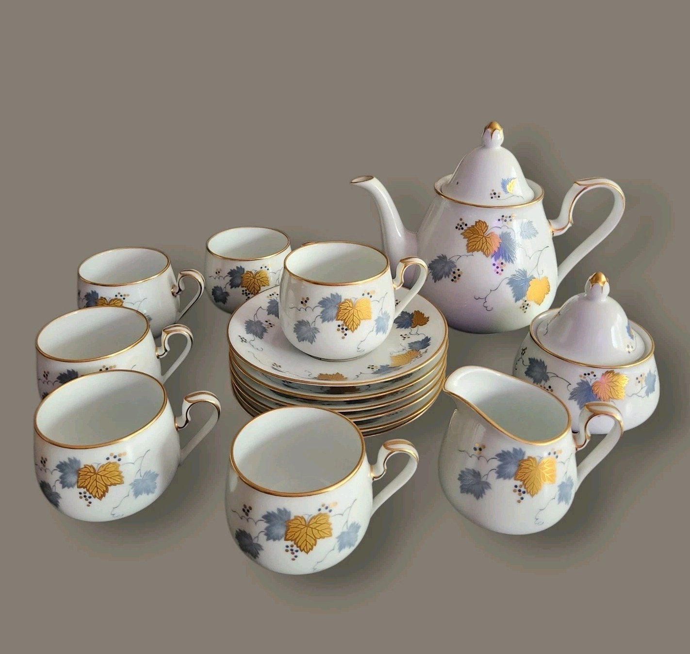 Vtg Noritake Studio Collection Gold Grape Teapot Cup Saucer 15 Pc Set for 6 Vtg Noritake Studio Collection Gold Grape Teapot Cup Saucer 15 Pc Set for 6