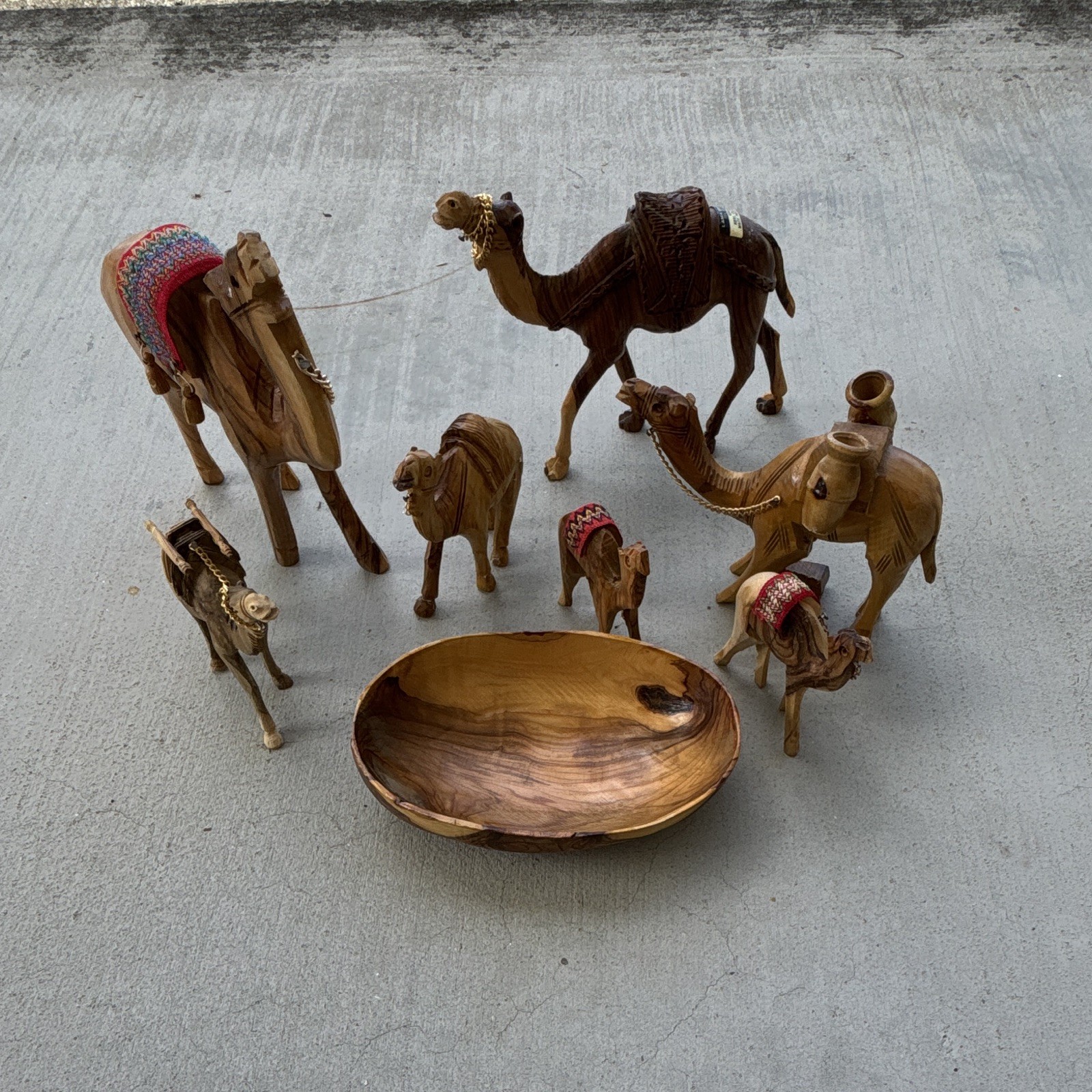 Vintage hand-carved olive wood camels Collection - with wooden bowl Good Cond.