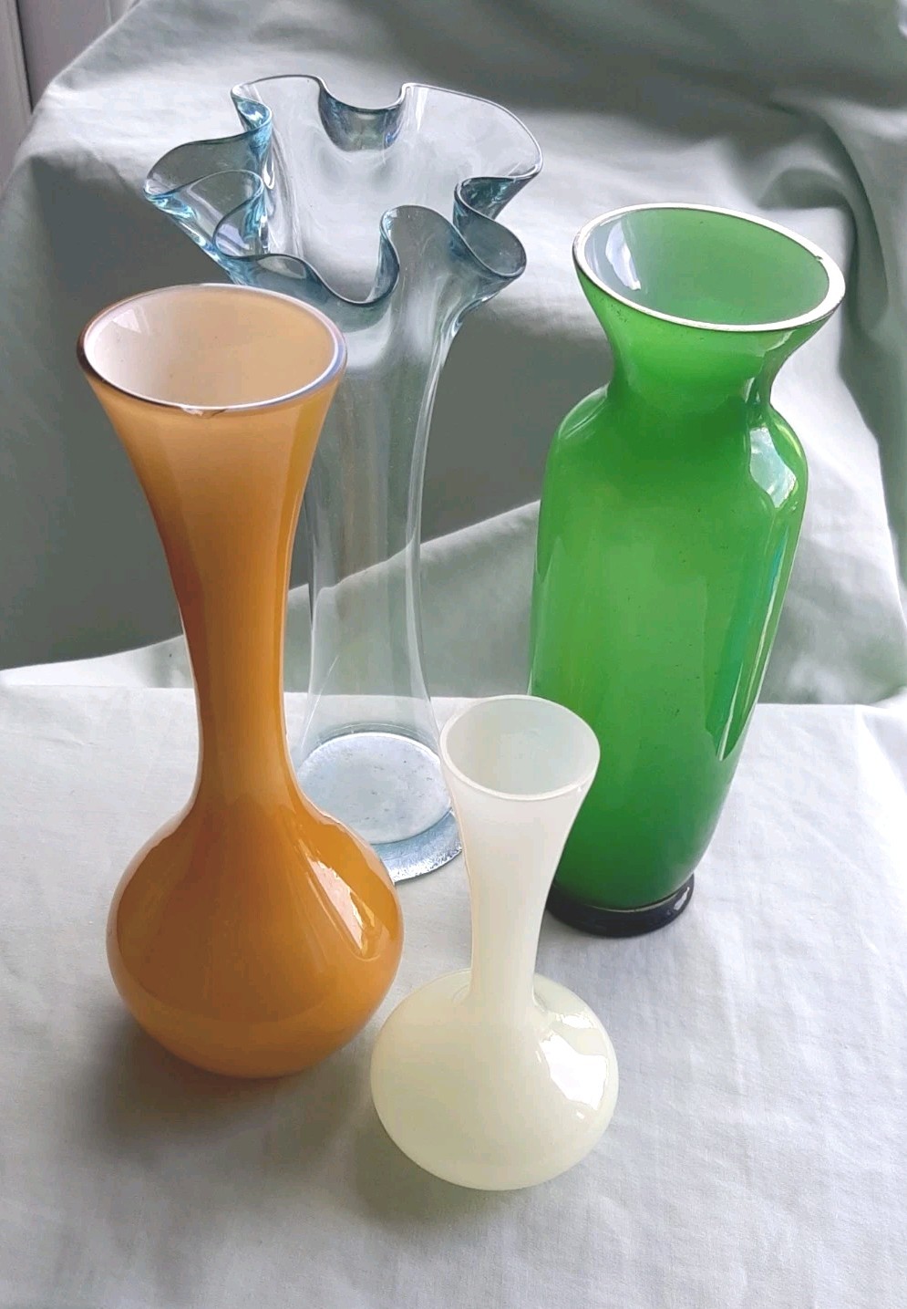 JOB LOT OF FOUR RETRO VINTAGE COLOURED ART GLASS VASES GREEN ORANGE YELLOW