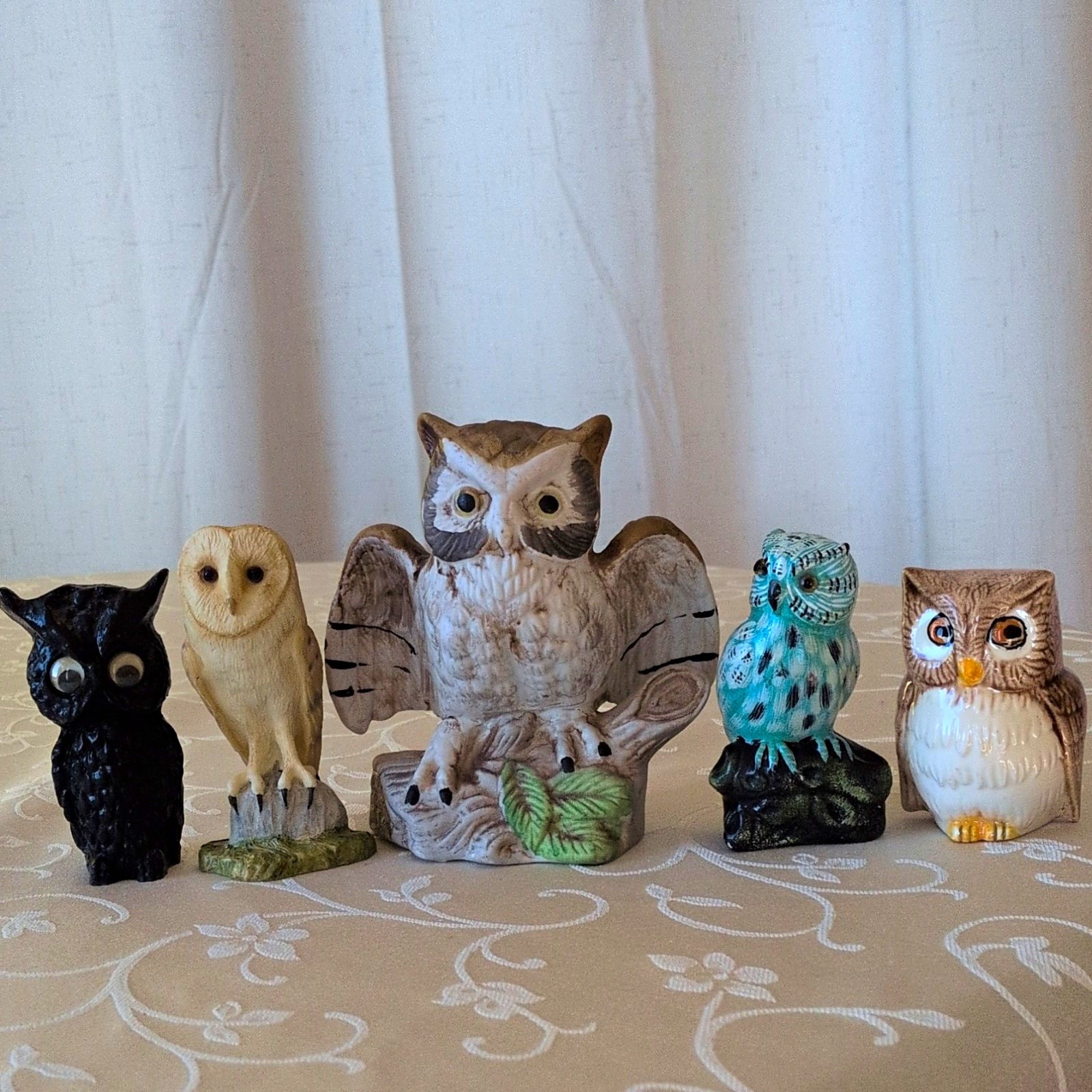 Vintage Owl Figurines. Variety Set Of  5. Unmarked.