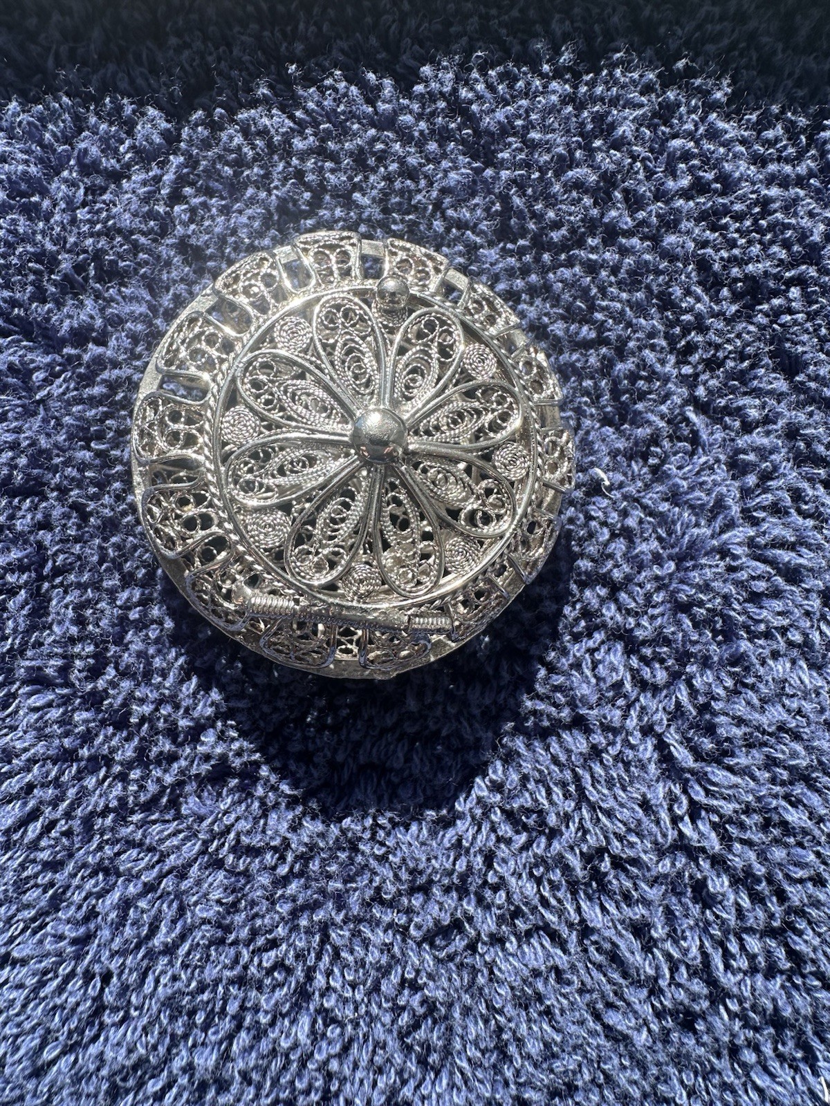 Beautiful Vintage 800 Silver Filigree Round Pill Box