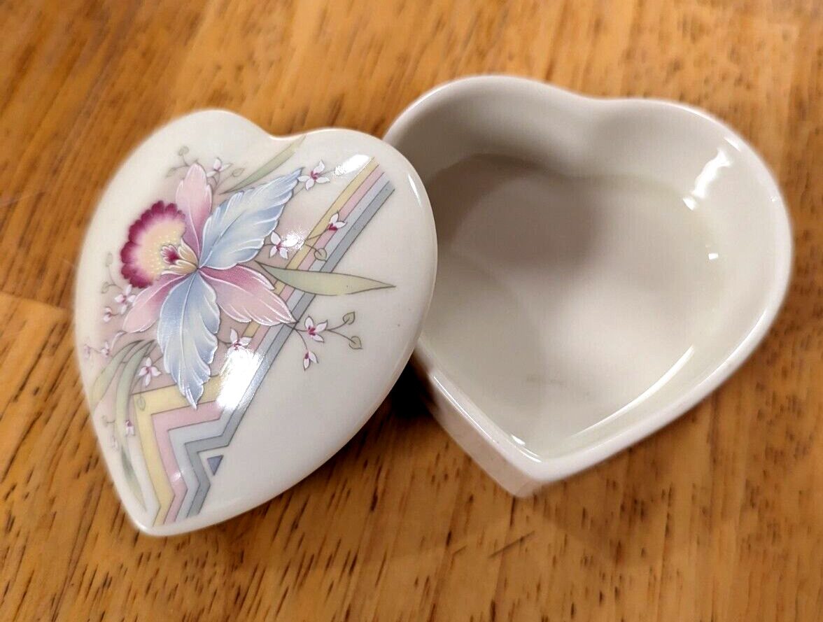 Vintage Russ Berrie Heart Porcelain Trinket Box Floral Iris Valentines Jewelry