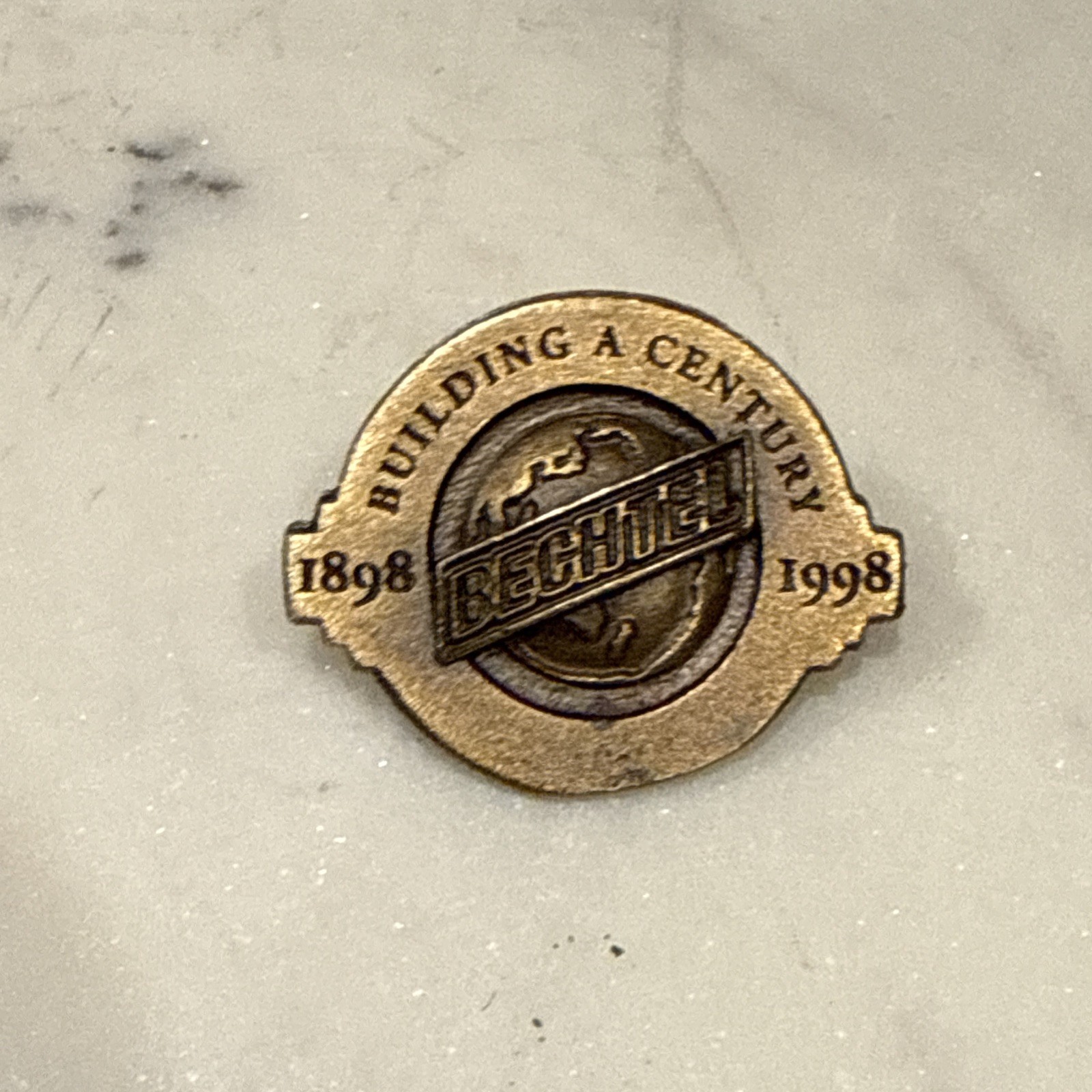 Vintage Bechtel Centennial 1898-1998 Building A Century Brass Lapel Pin Sysktyou Vintage Bechtel Centennial 1898-1998 Building A Century Brass Lapel Pin Sysktyou