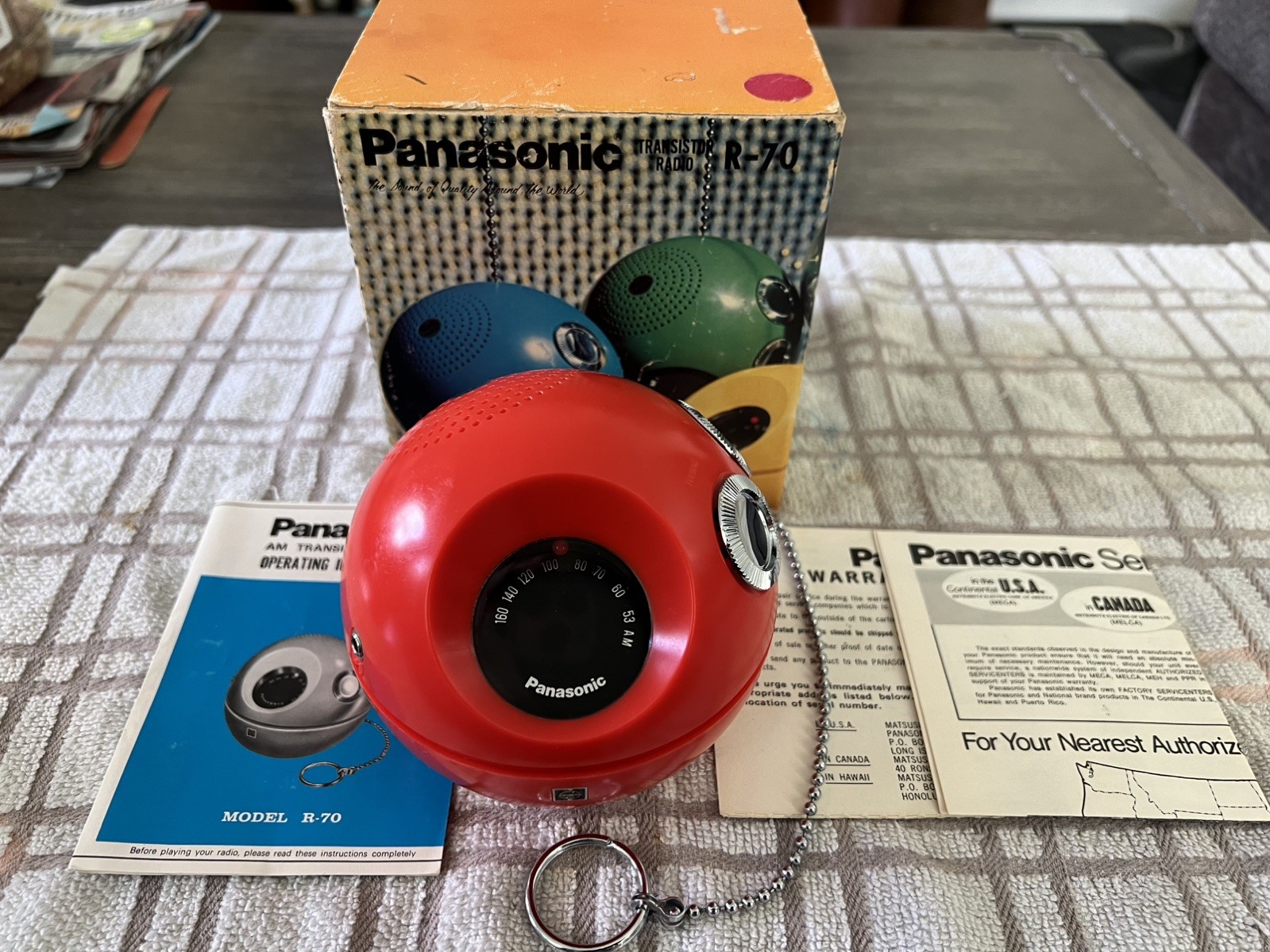 Vintage 1969 Panasonic Panapet RED factorybox set AM Transistor radio with chain Vintage 1969 Panasonic Panapet RED factorybox set AM Transistor radio with chain