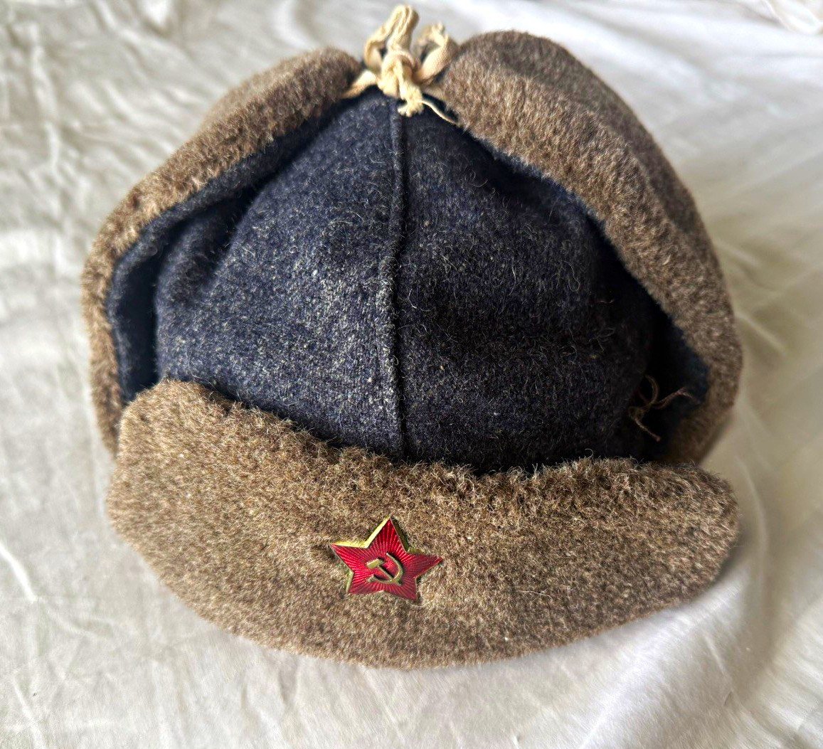 WW2 Soviet/Russian Military Ushanka Winter Hat w/ Red Star Hammer & Sickle Badge WW2 Soviet/Russian Military Ushanka Winter Hat w/ Red Star Hammer & Sickle Badge